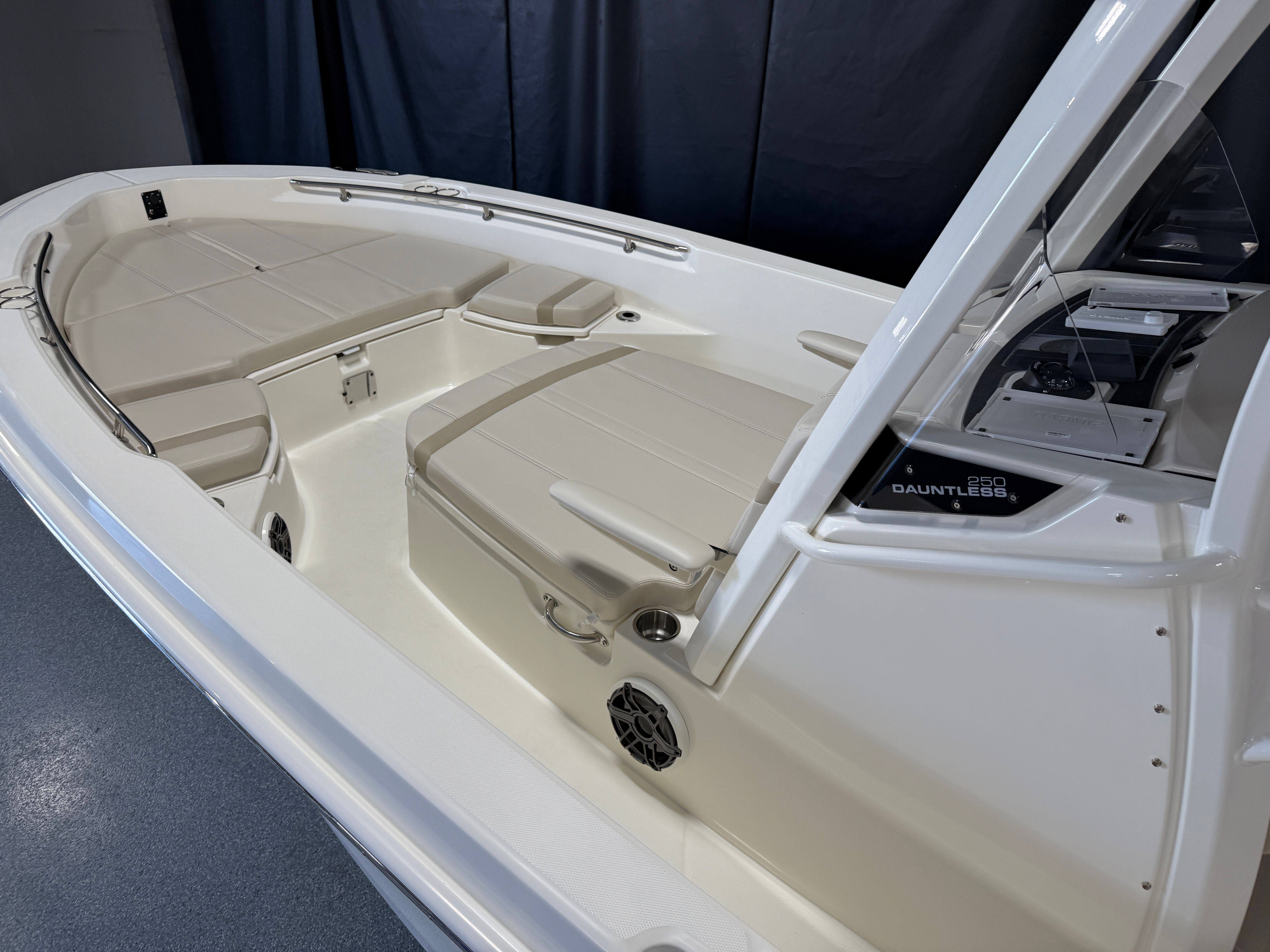 2026 Boston Whaler 250 Dauntless - 7