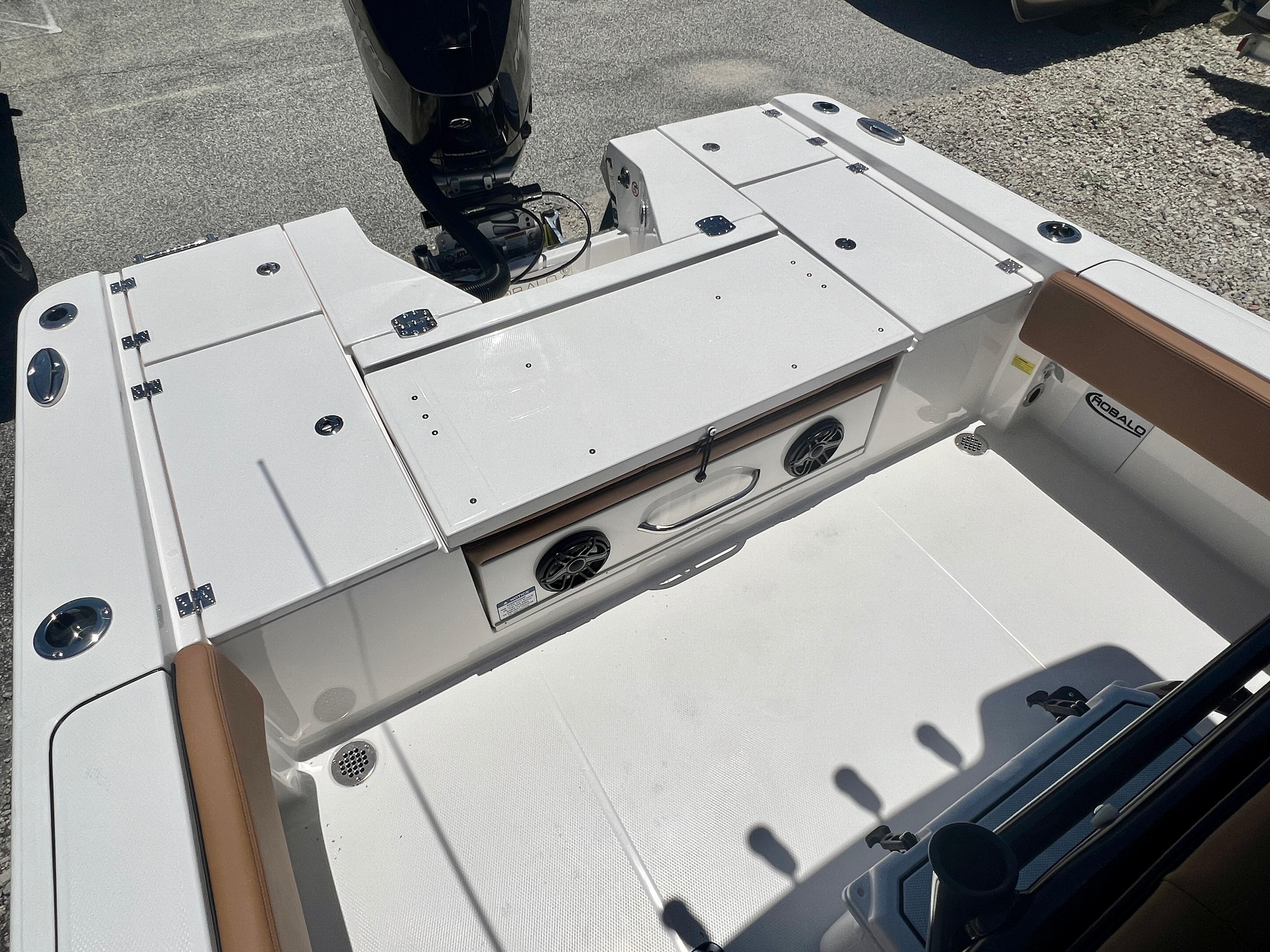 Interior view of 2025 Robalo 266 Cayman boat deck.