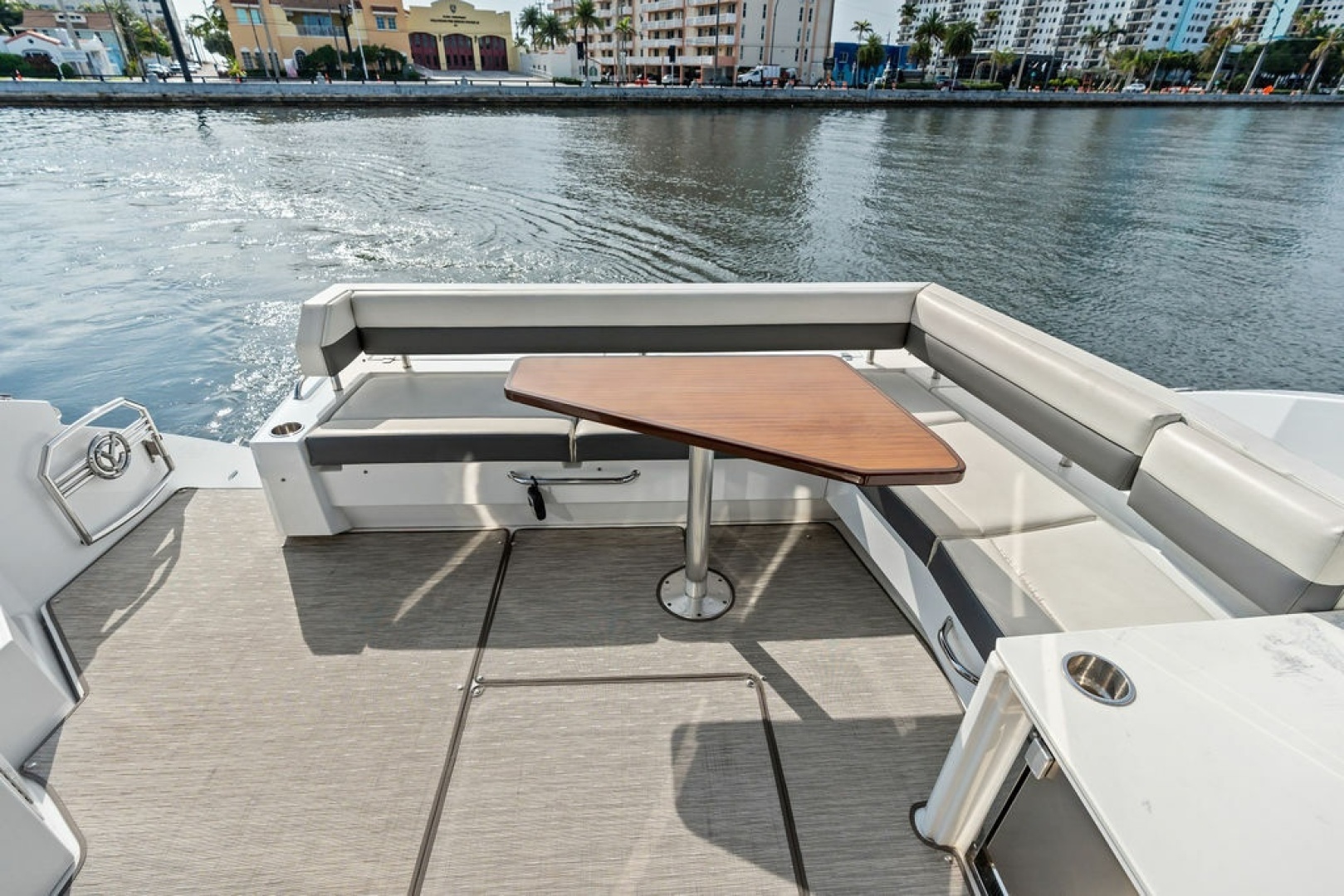 2022 Cruisers Yachts 46 CANTIUS - Image 14