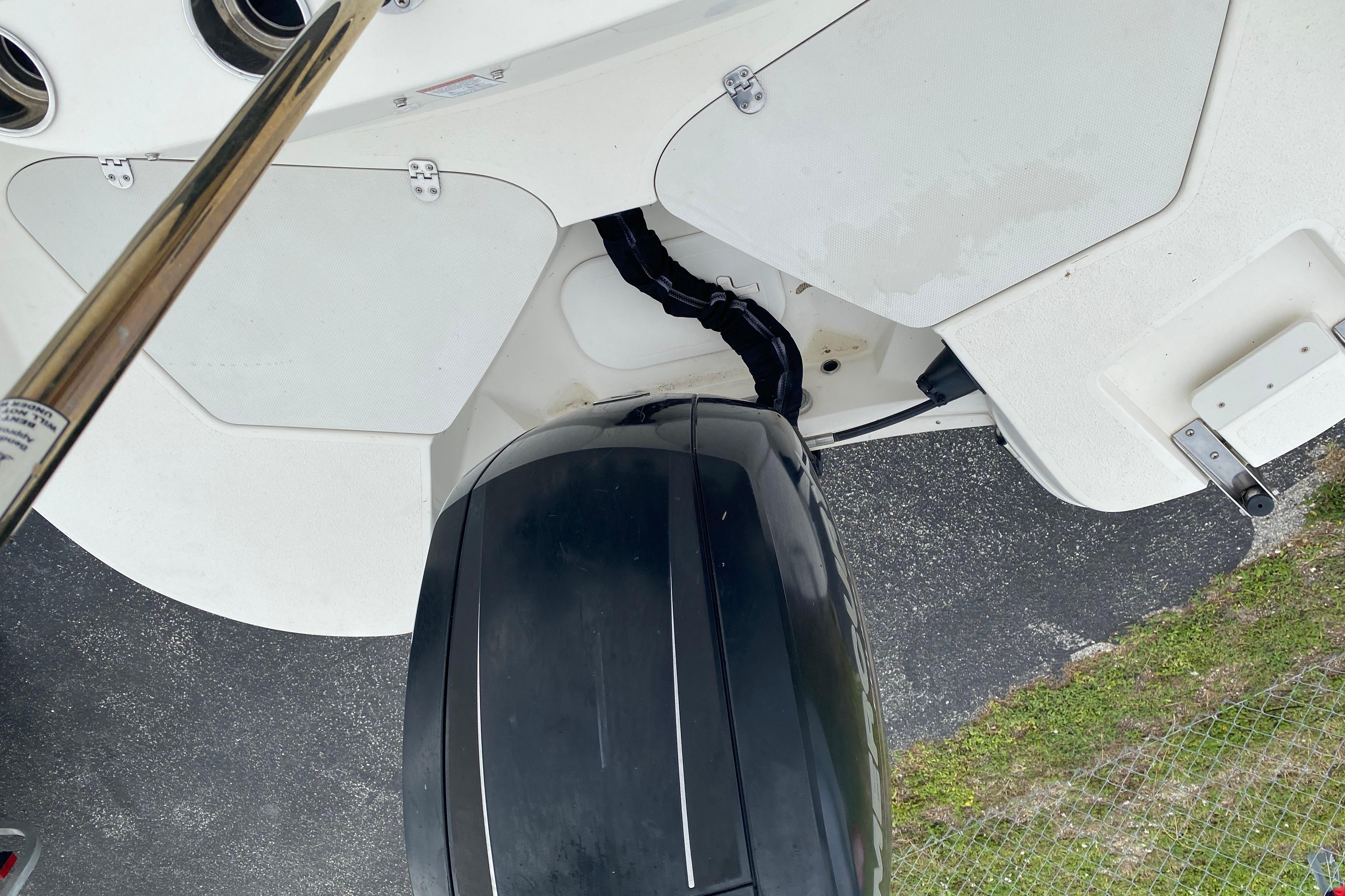 2018 Stingray 212 SC boat engine and deck view, showcasing sleek design and functionality.