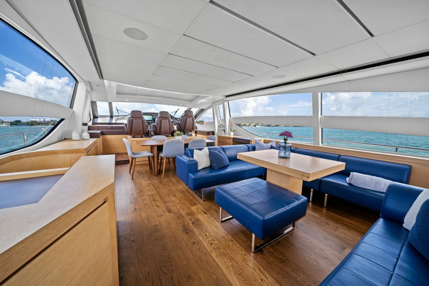 2013 Pershing 82 - Image 29