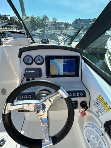 2017 Boston Whaler 230 Vantage - 13
