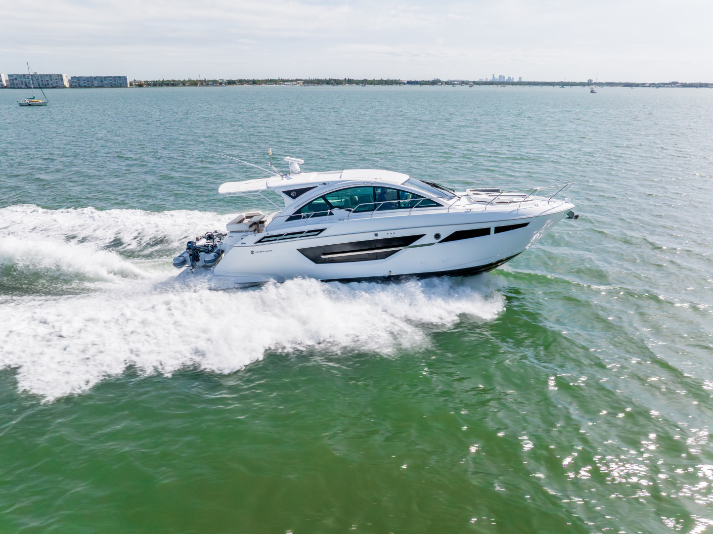 2018 Cruisers Yachts 50 CANTIUS - Image 10