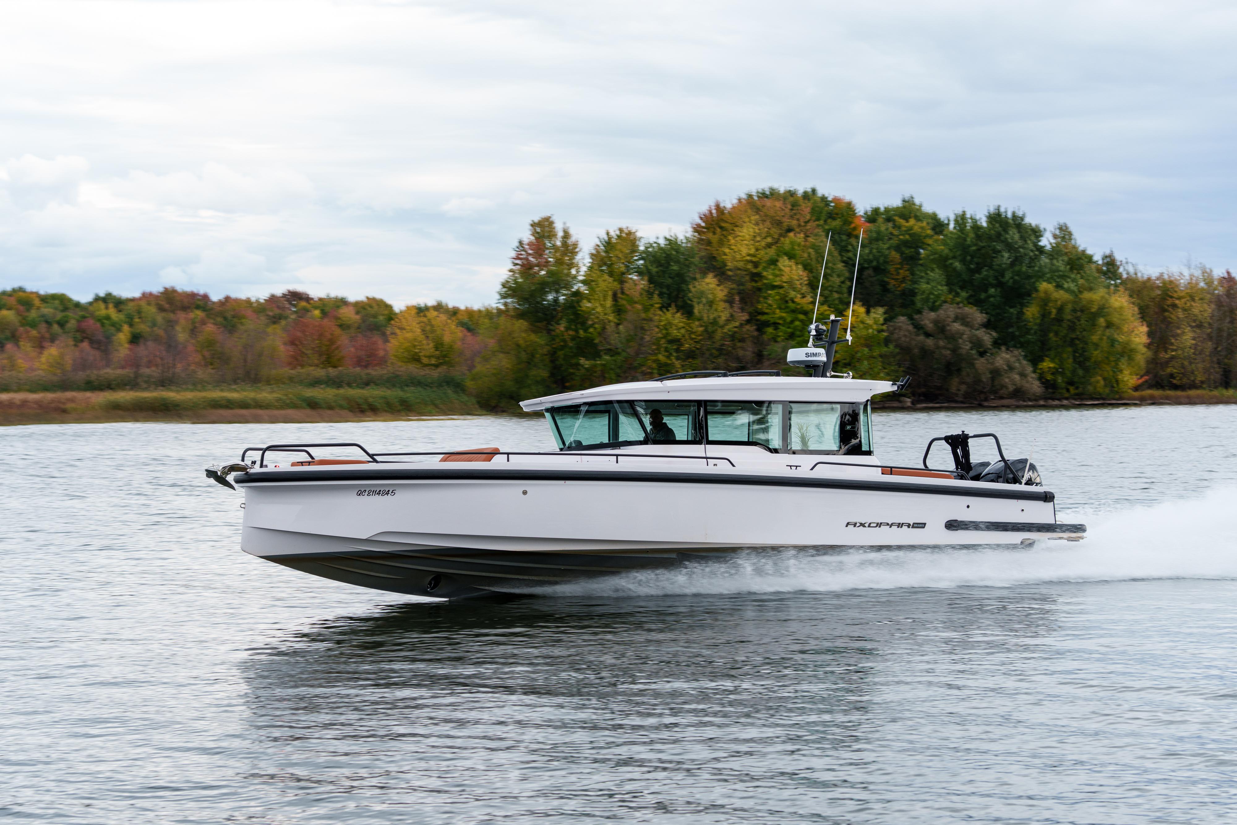 2022 Axopar 37 XC Cross Cabin