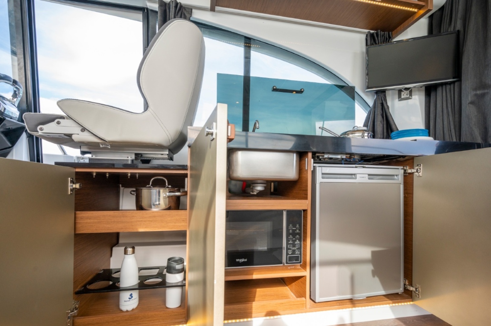 2023 Beneteau Antares 11 - Image 8