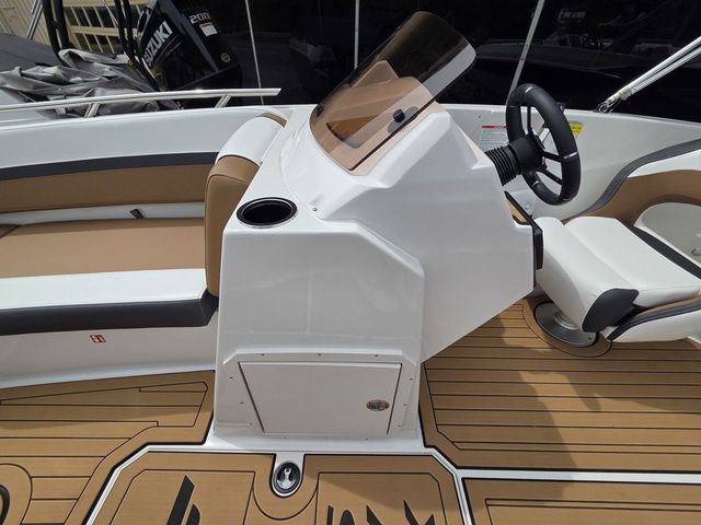 2026 Starcraft SVX OB 191 w/140hp and Trailer - 12
