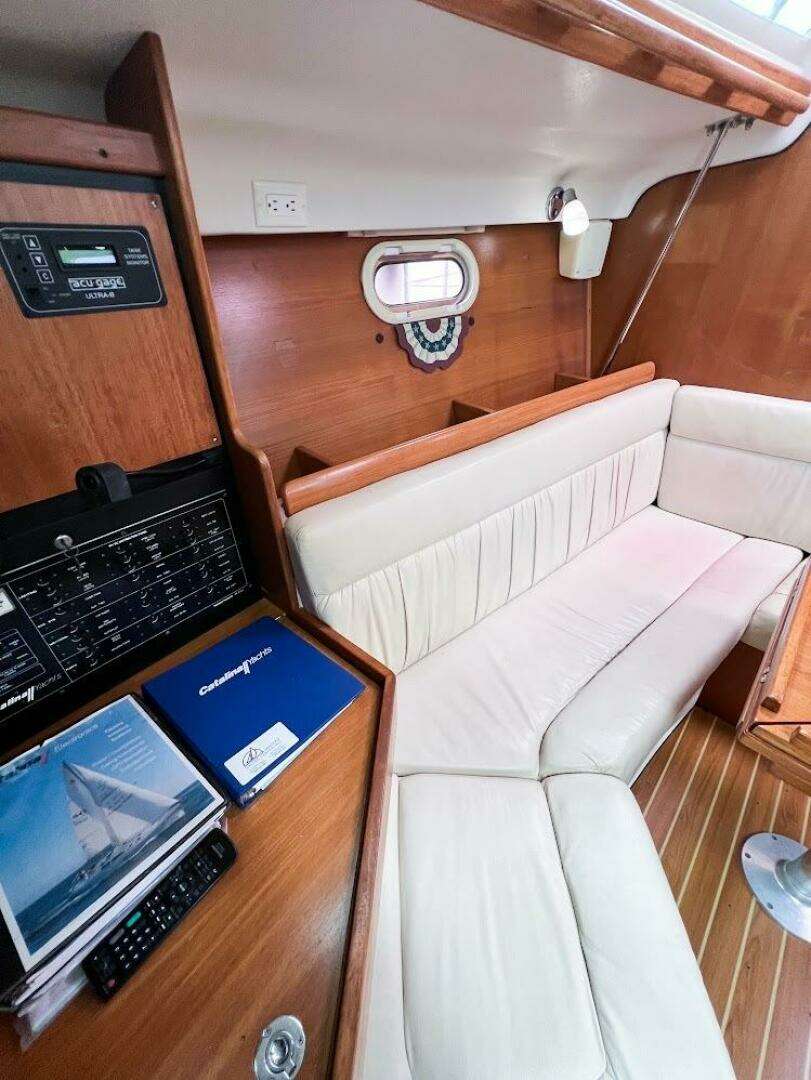 2007 Catalina 350 MK II - Image 11