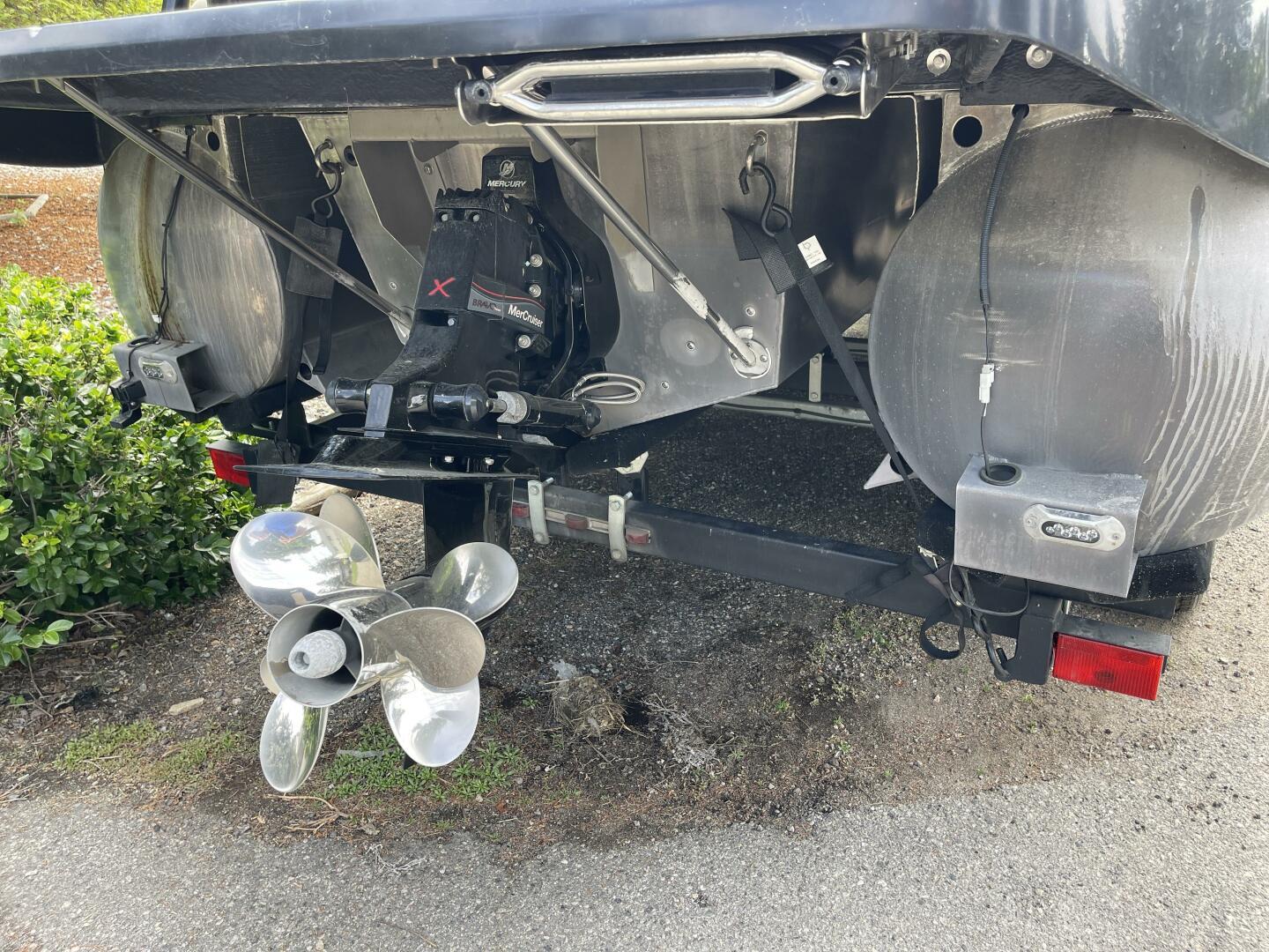 2013 Bennington 2575 QCW boat propeller and motor detail.