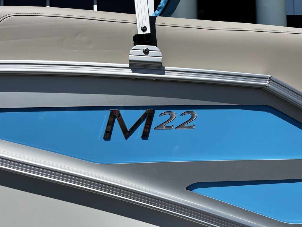 2025 Bennington 22 M Fastback - Quad Bench - 11