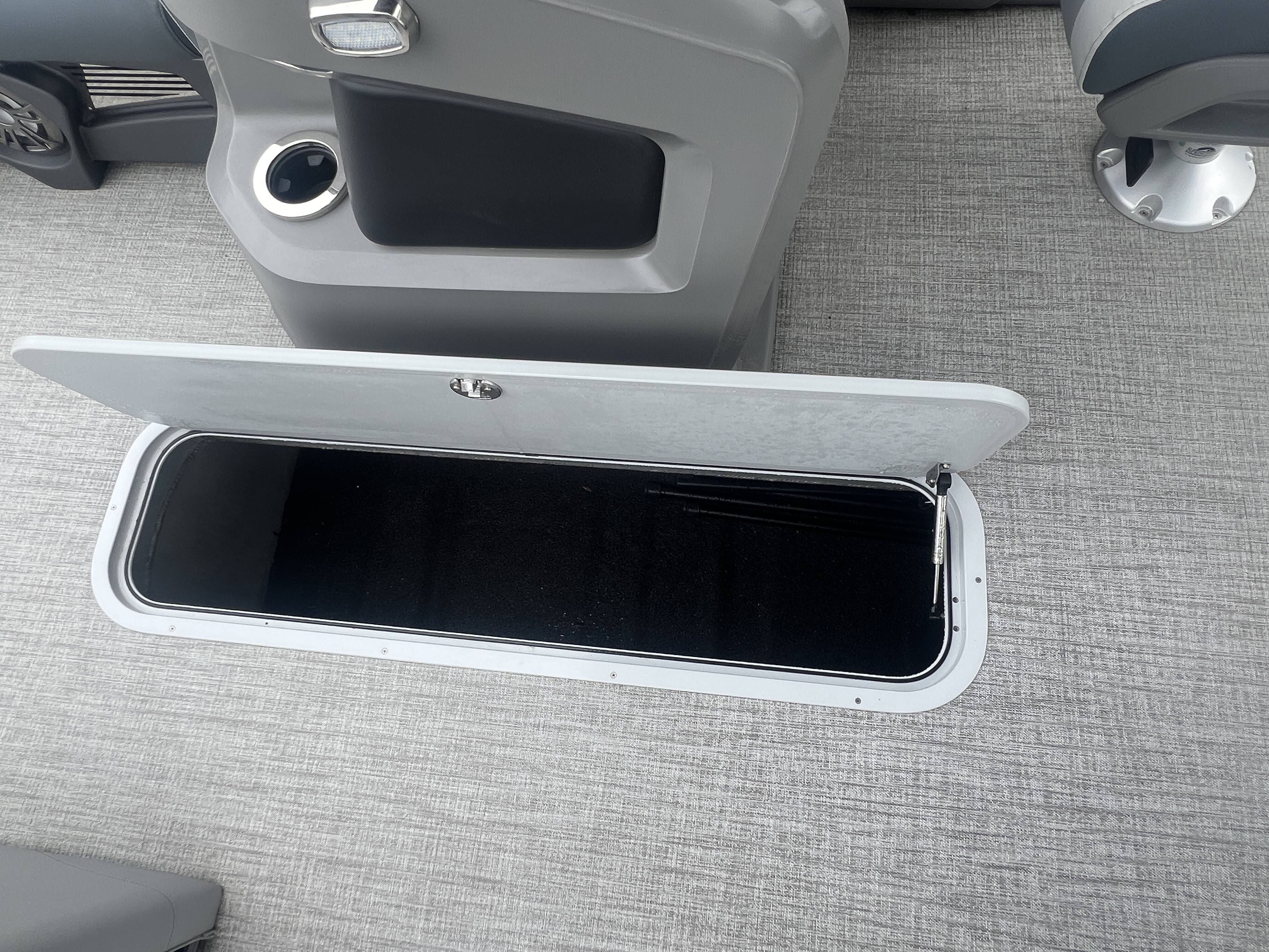 2025 Avalon LSZ Versatile Rear Bench - 23' - 22