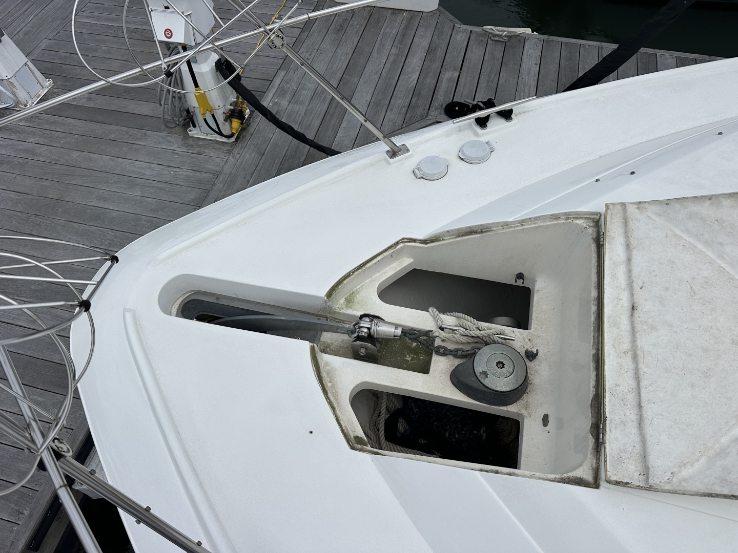 1998 Cruisers Yachts 3650 Aft Cabin - Image 12