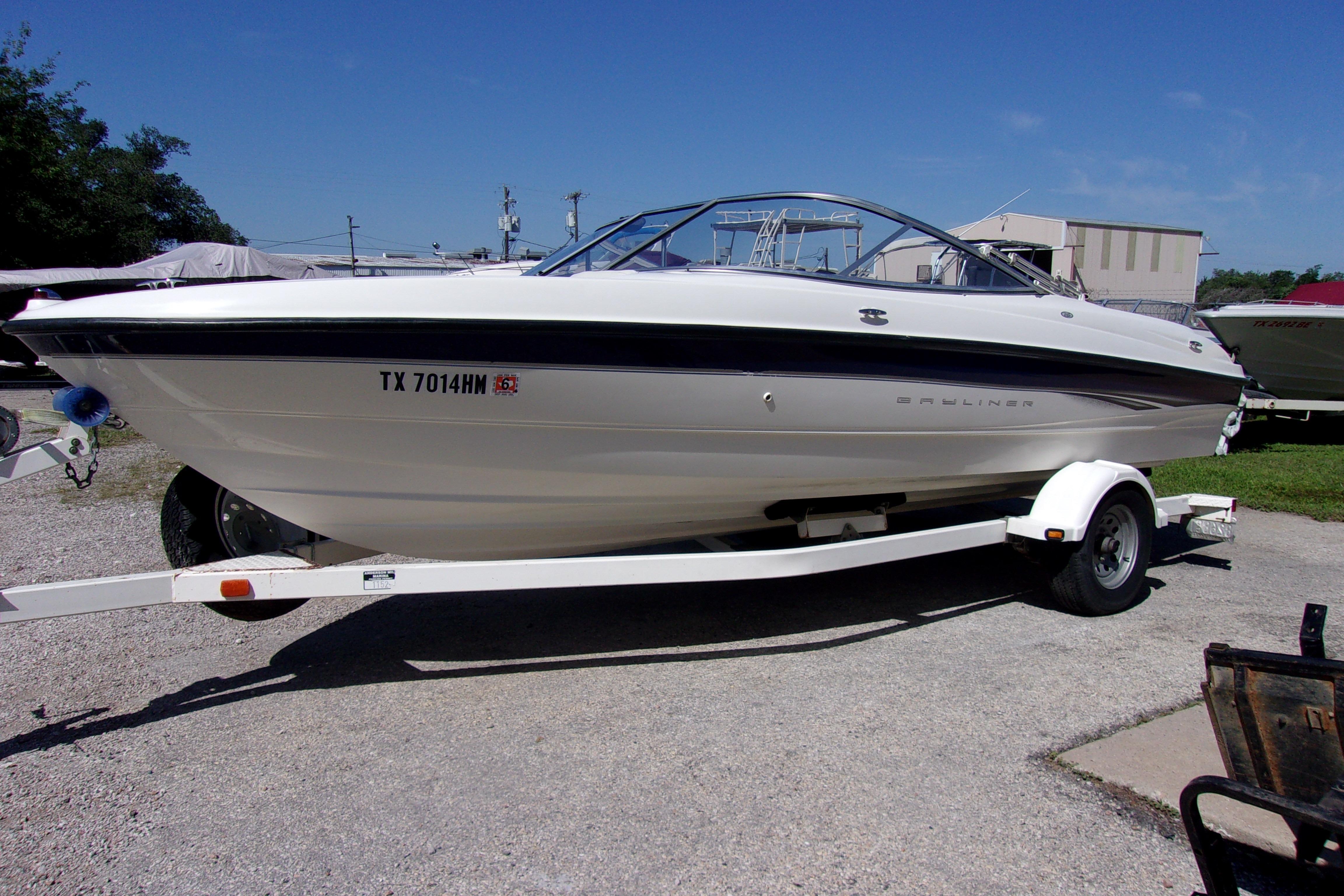 2003 Bayliner 205
