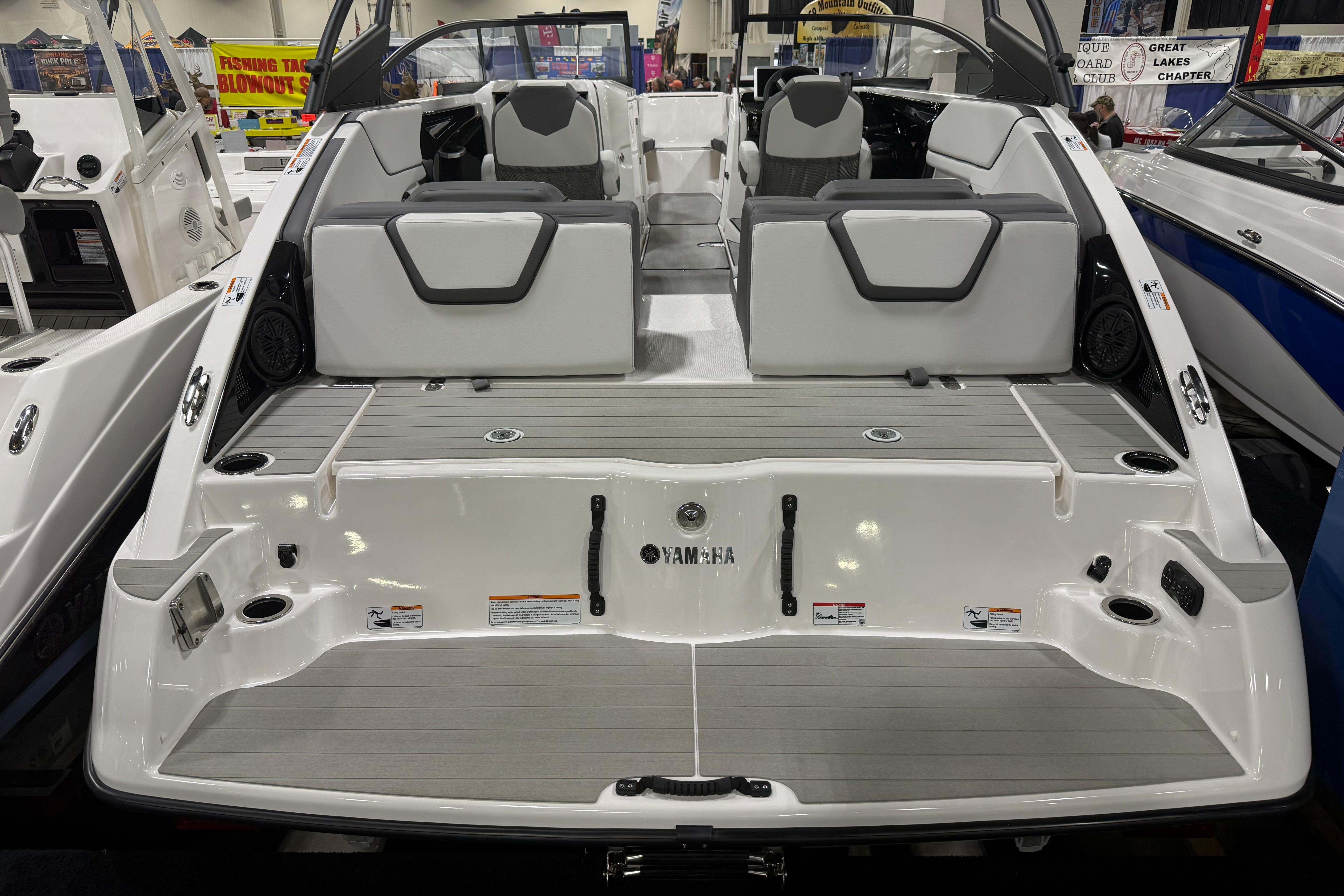 2026 Yamaha Boats AR250