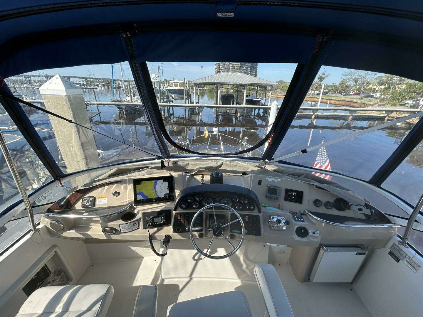 2005 Carver 366 MY - Image 11