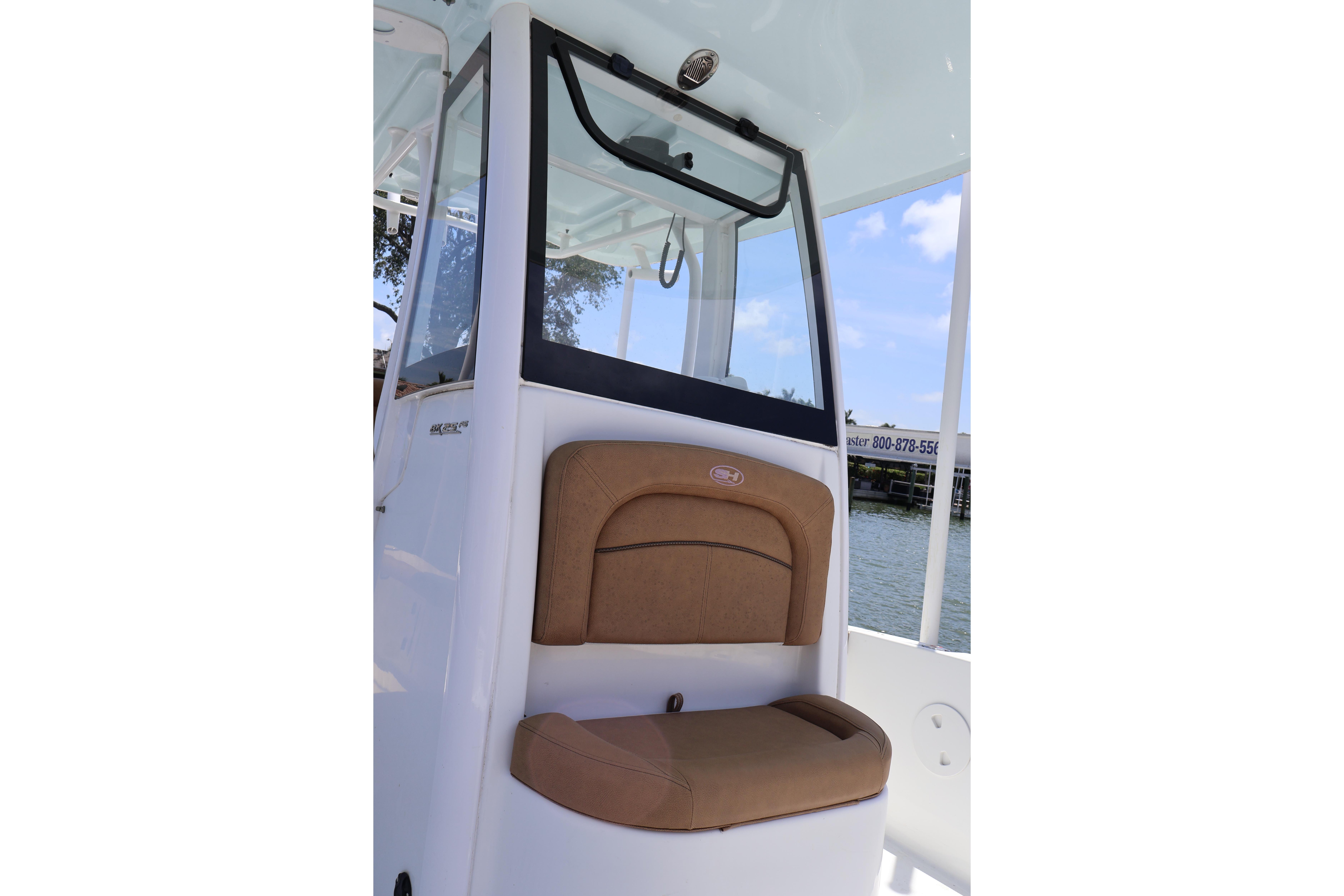2022 Sea Hunt BX 25 FS boat interior with tan seating and console view.