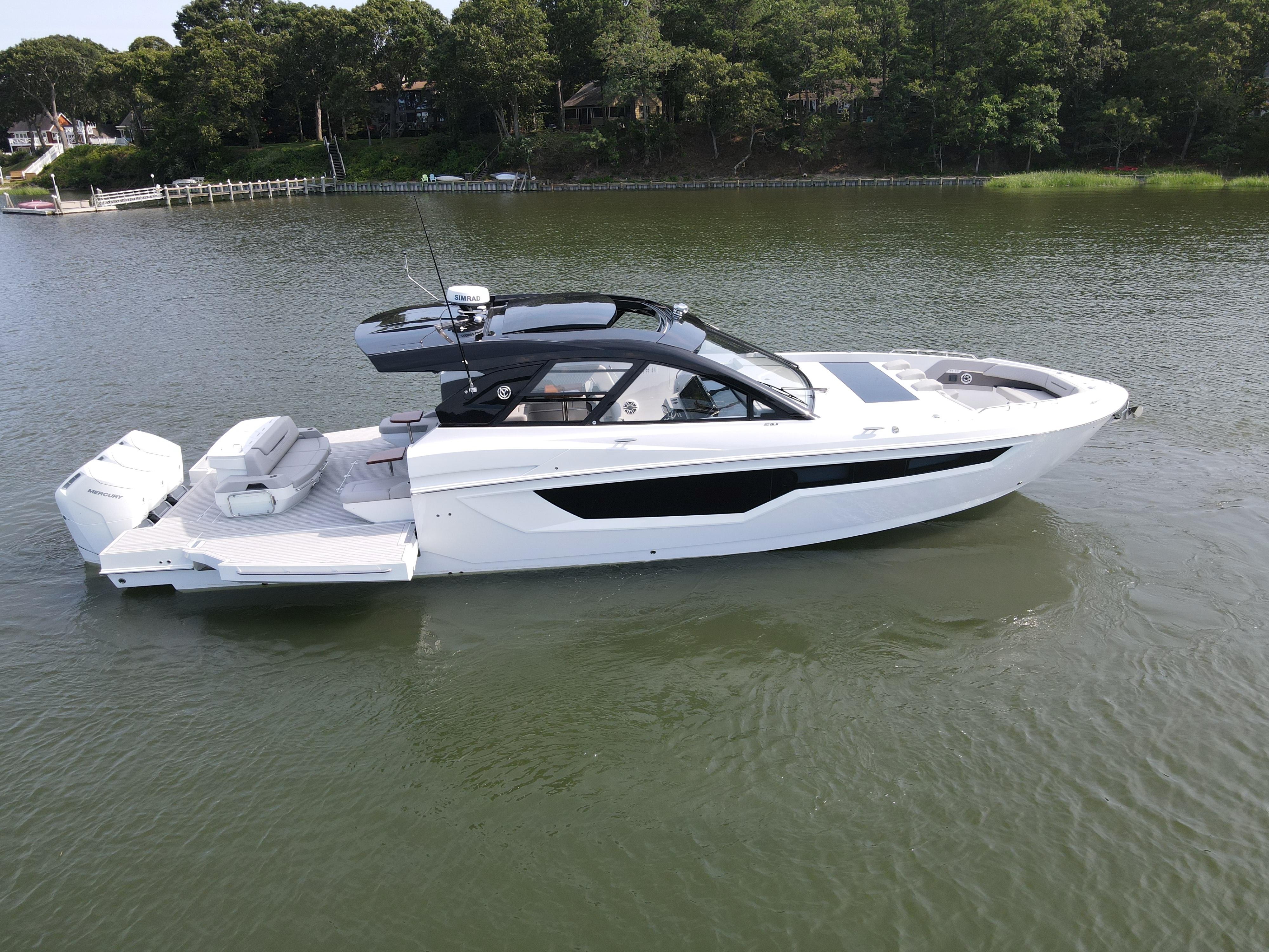 2025 Cruisers Yachts 50 GLS