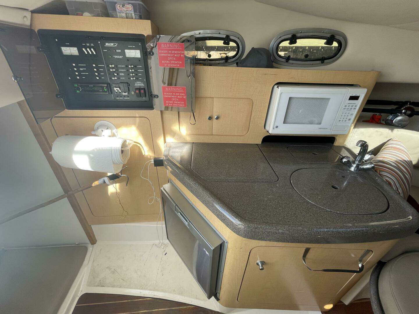 2001 Boston Whaler 285 Conquest - Image 22