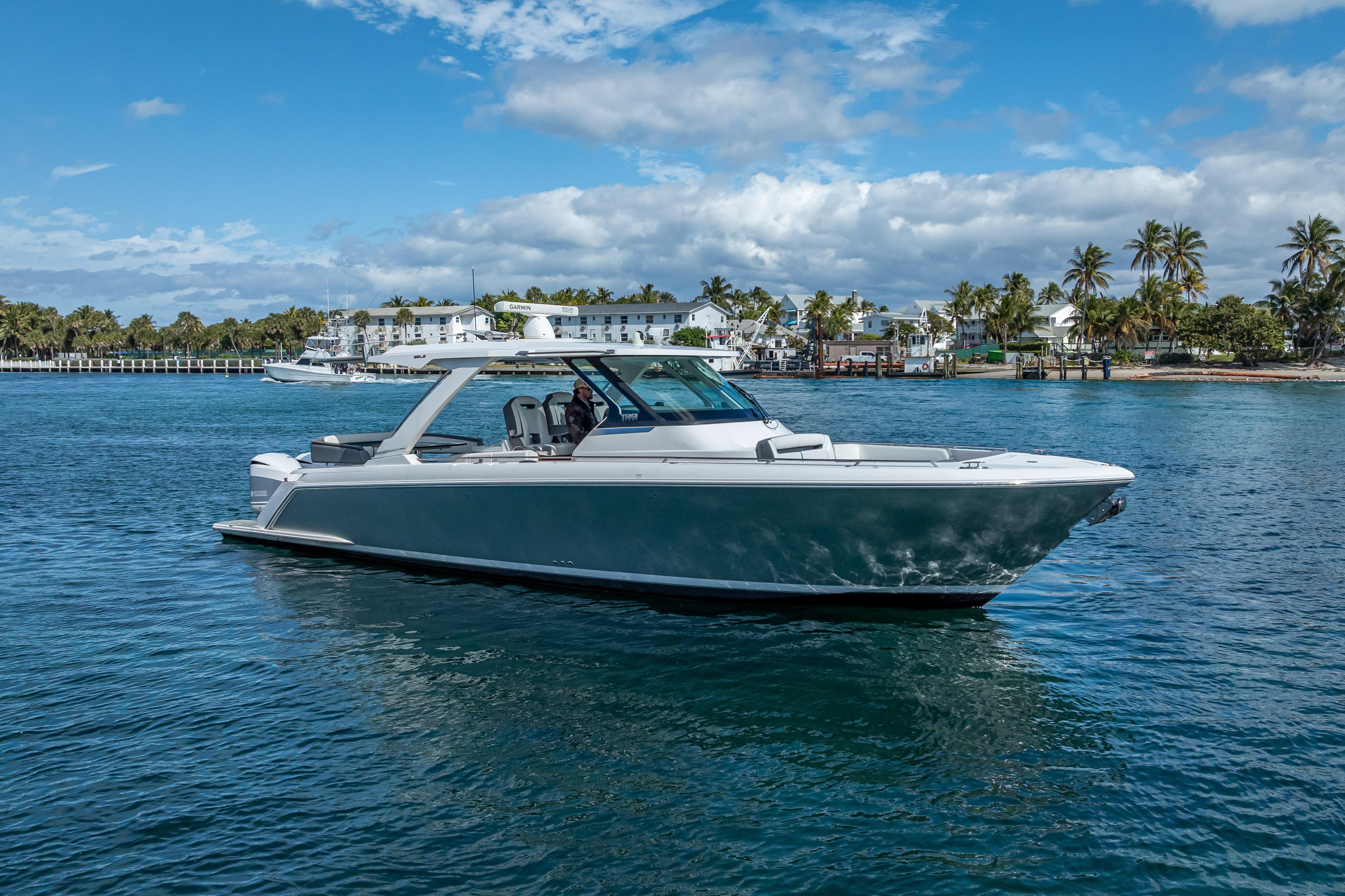 2019 Tiara Yachts 38 LS
