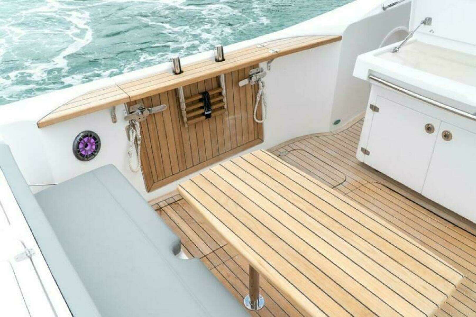 2025 Fishing Raptor 390 Solarium - Image 7