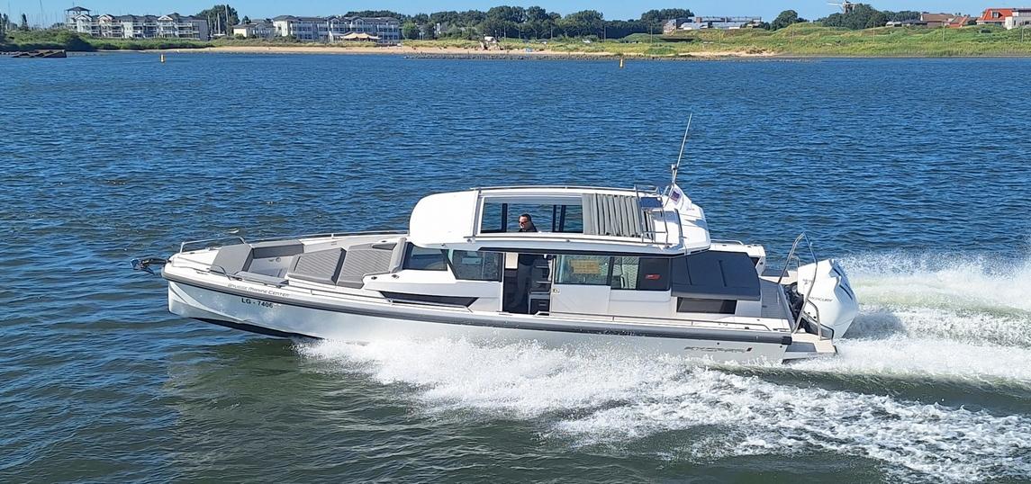 2019 Axopar 37 Cabin