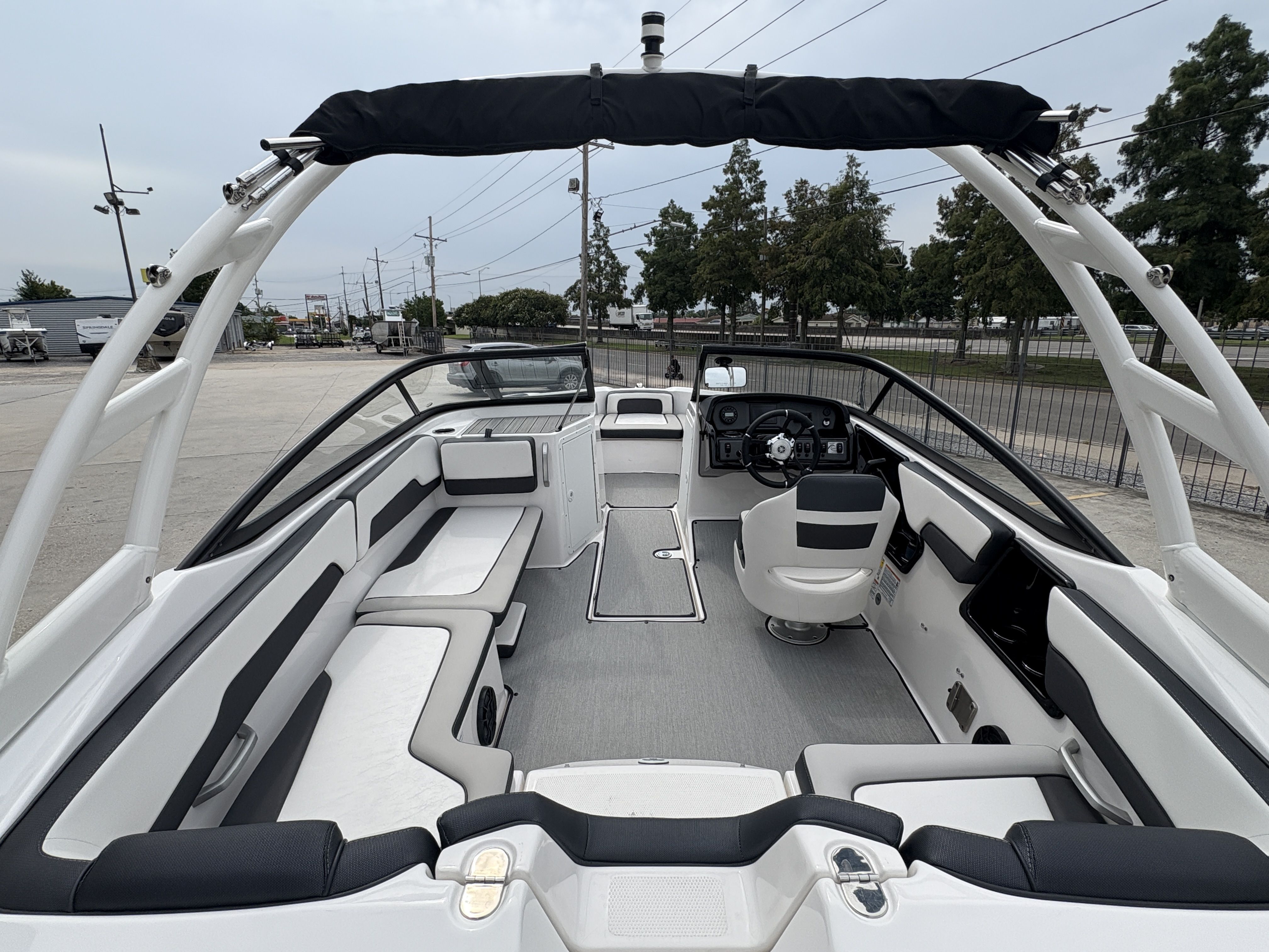 2024 Yamaha Boats AR 195 interior, featuring sleek seating and modern dashboard design.