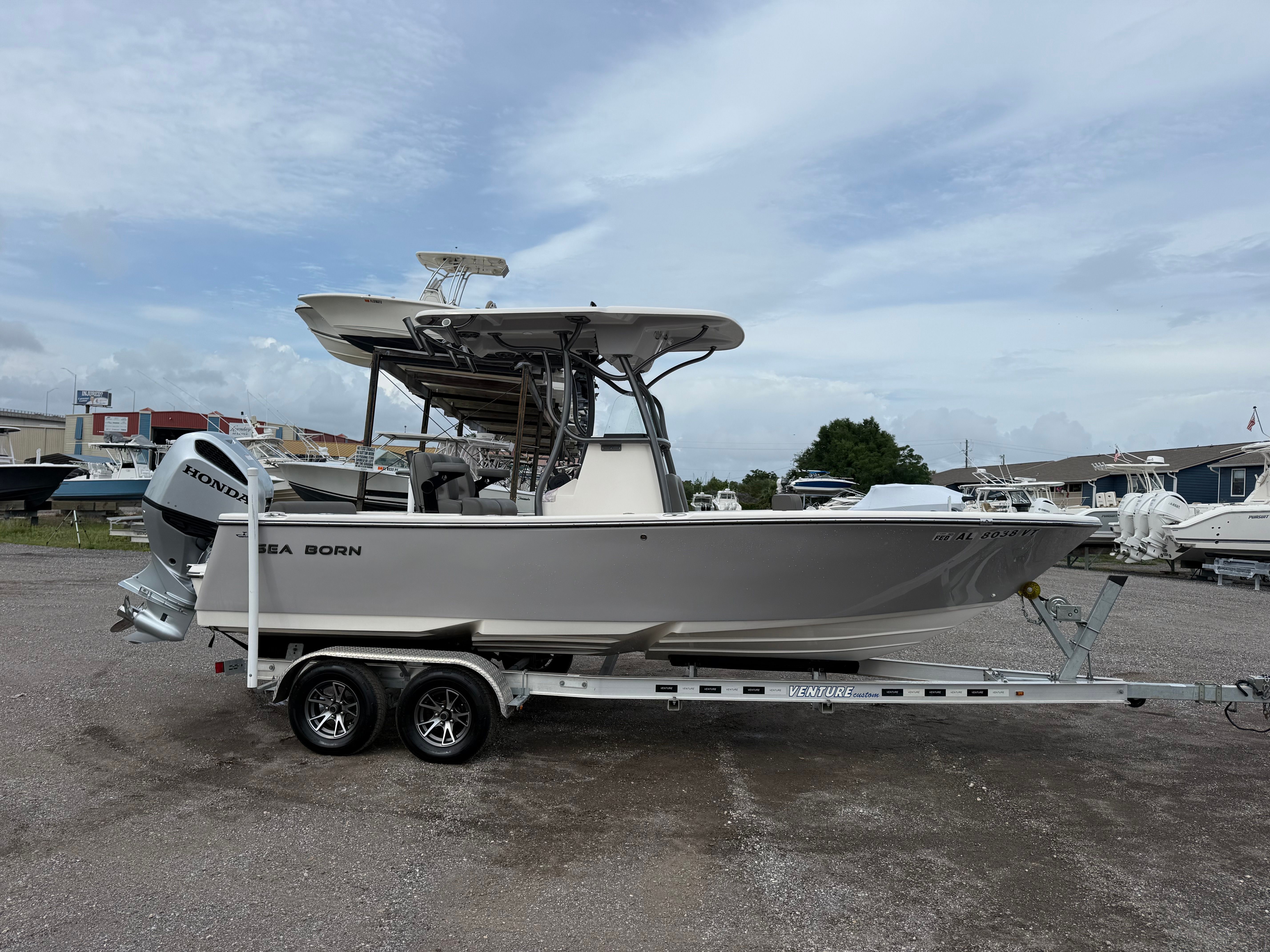 2022 Sea Born LX22 Center Console