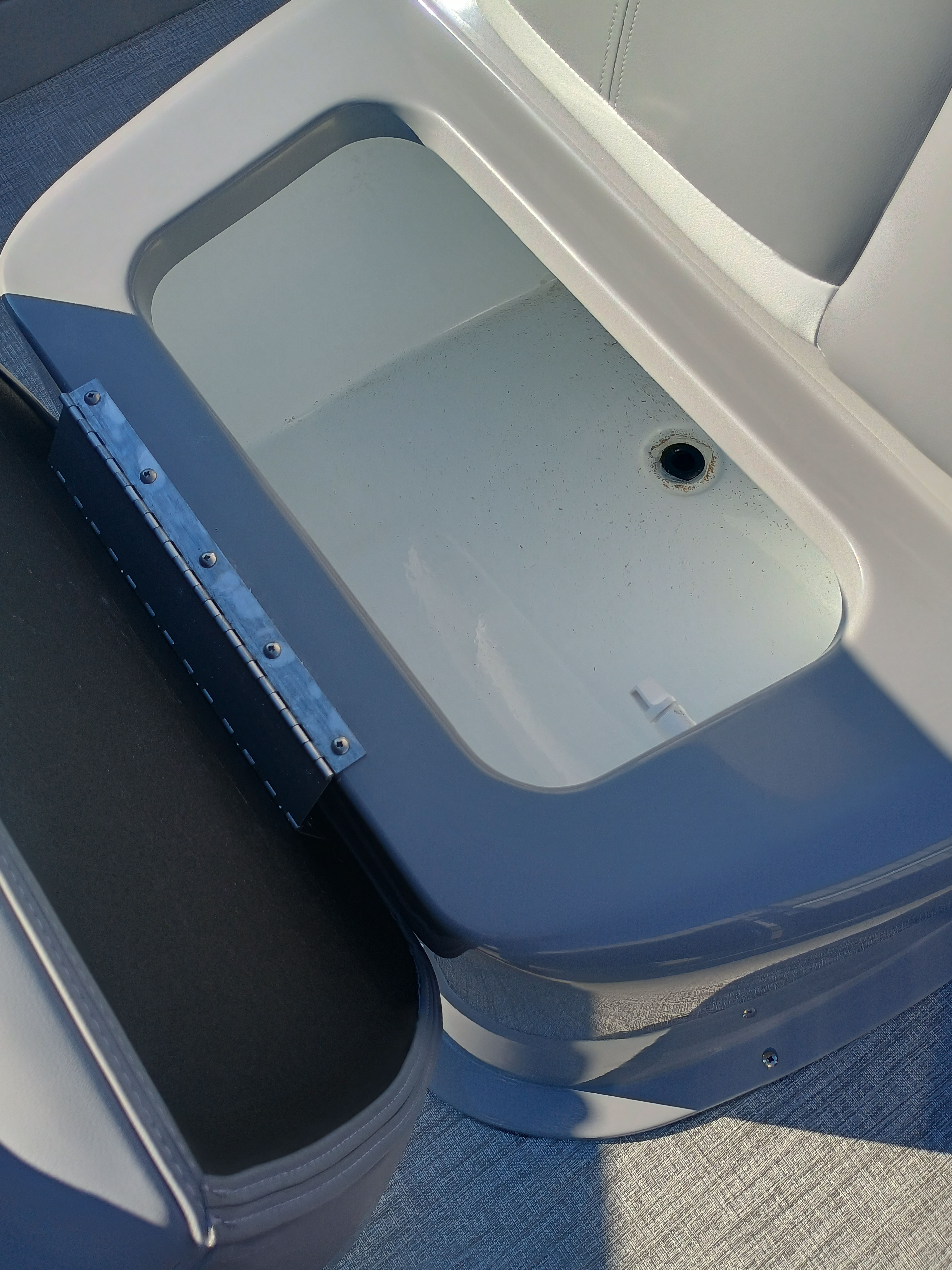 Landau Alure 25CC Fish-Black 2026, open storage compartment on boat.
