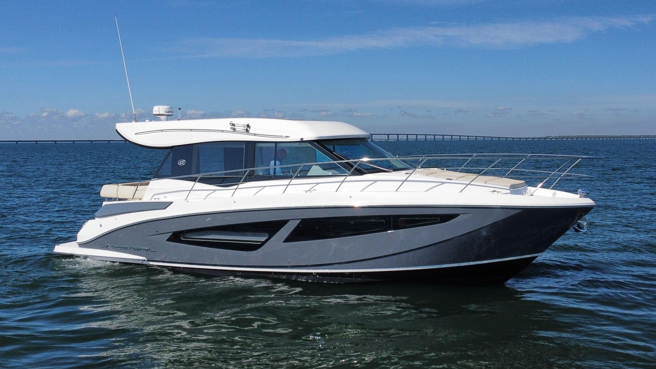 2019 REGAL 42 GRANDE COUPE - Image 7