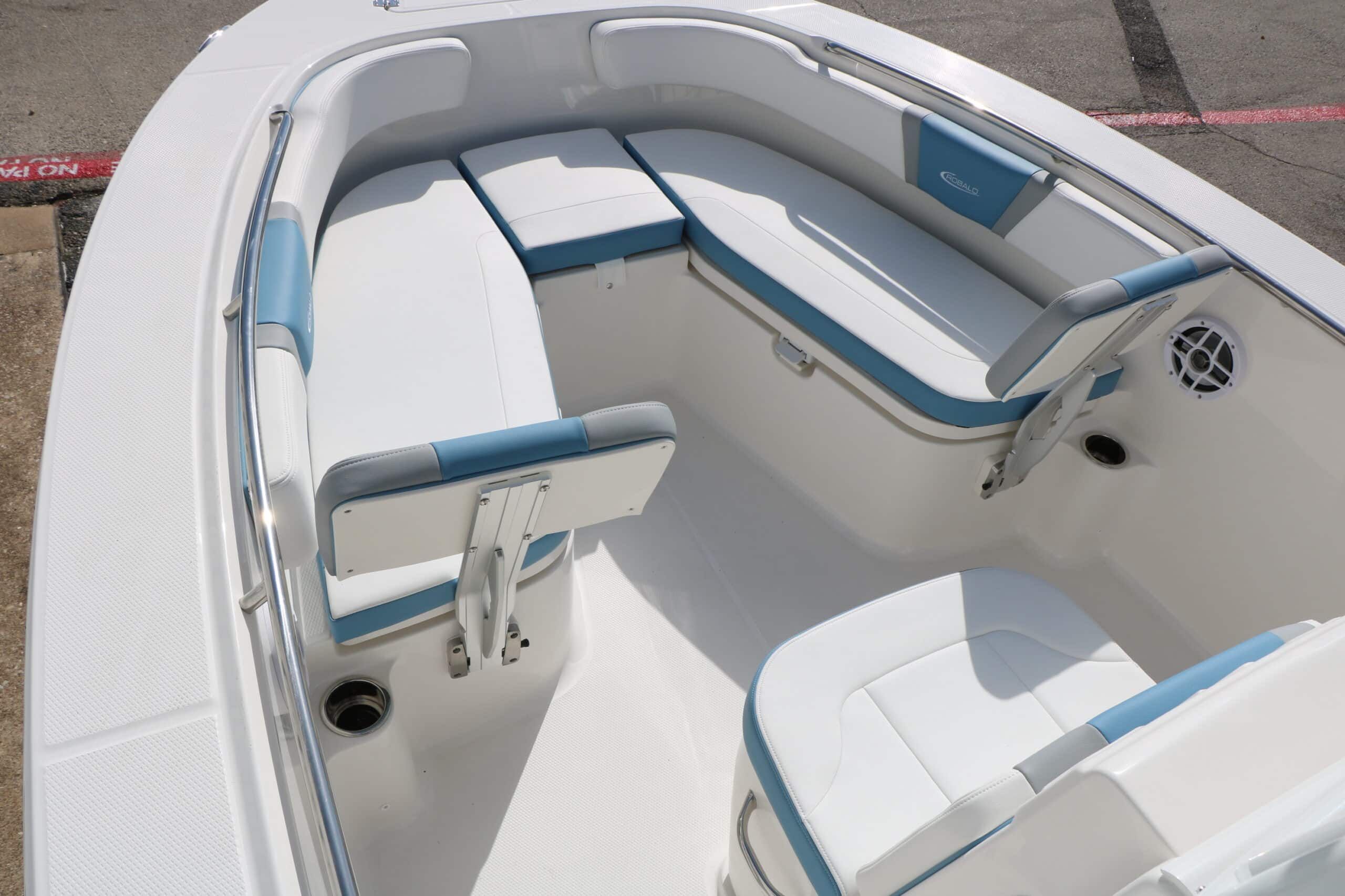 2026 Robalo R200 Center Console - 21