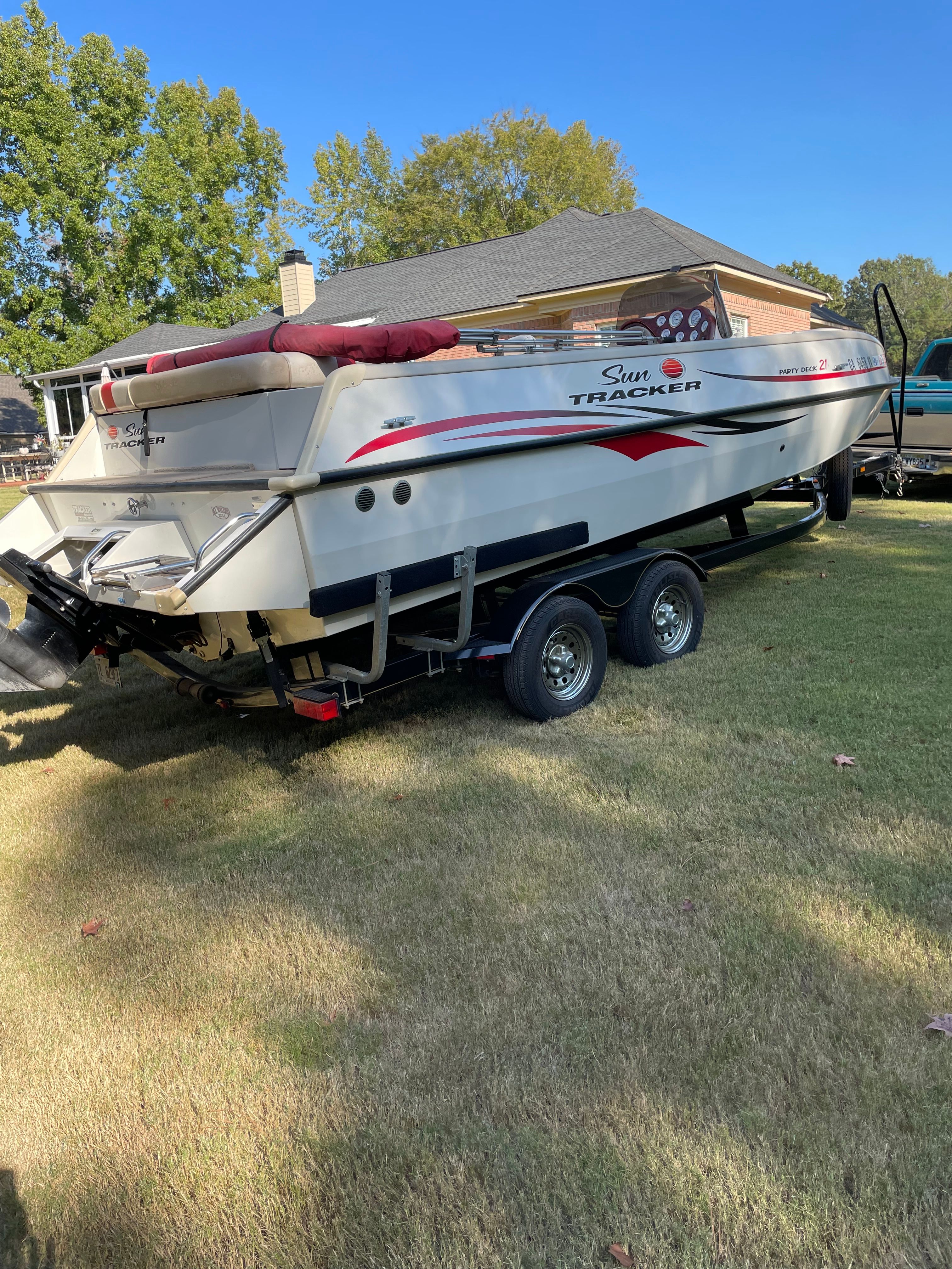 2005 Sun Tracker Party Deck 21 I/O