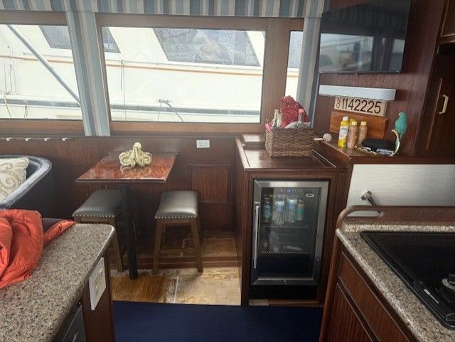1986 Hatteras 52C - 7