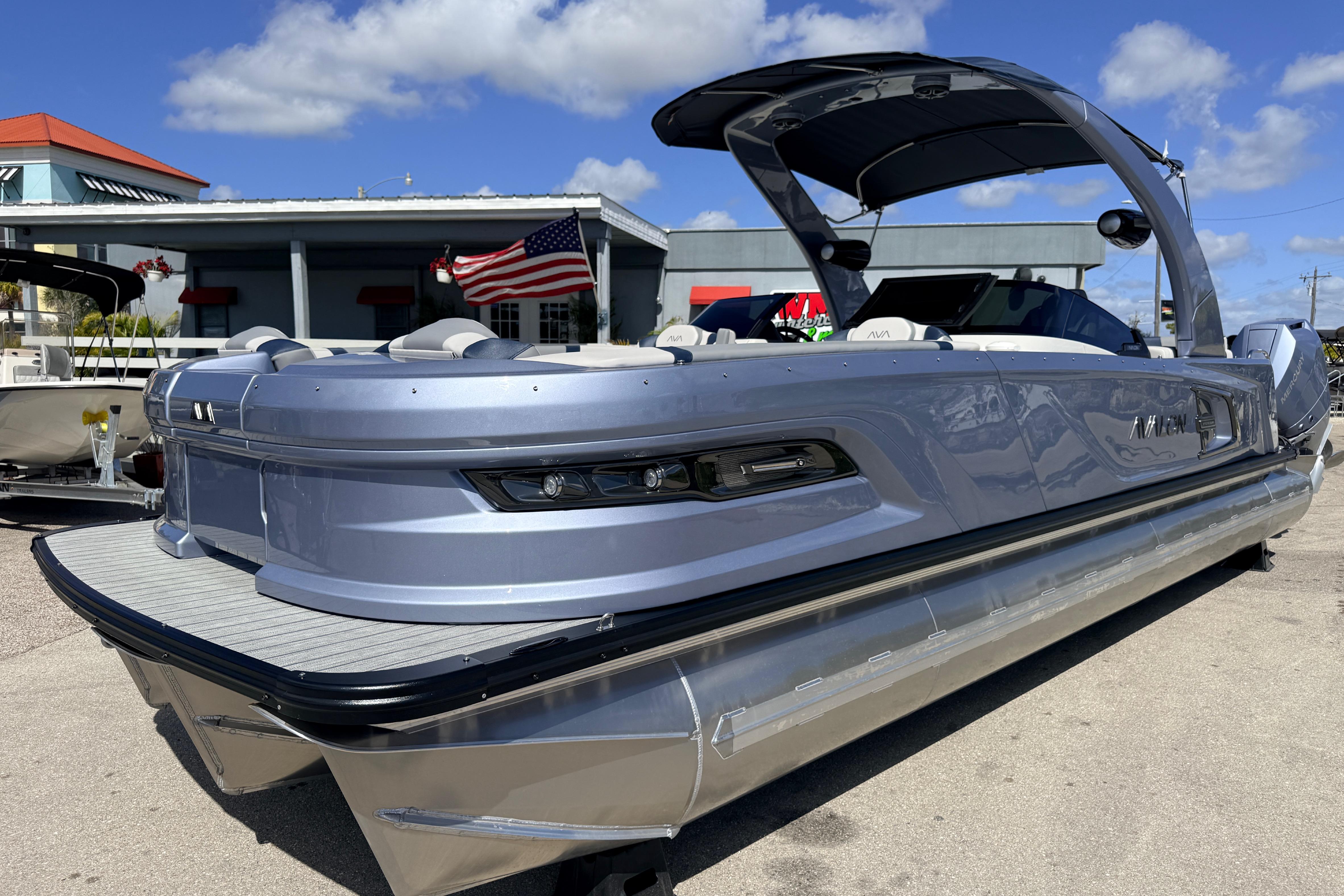 2026 Avalon 2785 Avalon Excalibur Windshield Quad Lounger, Twin Mercury 425hp V-10's w Joystick