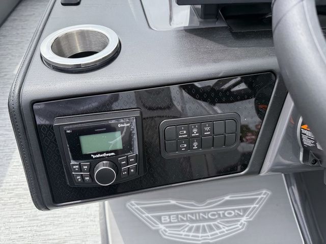 2026 Bennington M Swingback 24 MSB Tritoon - 15