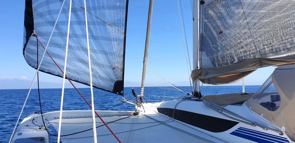 Sailing on a 2018 Dragonfly 32 Supreme trimaran in open blue sea.