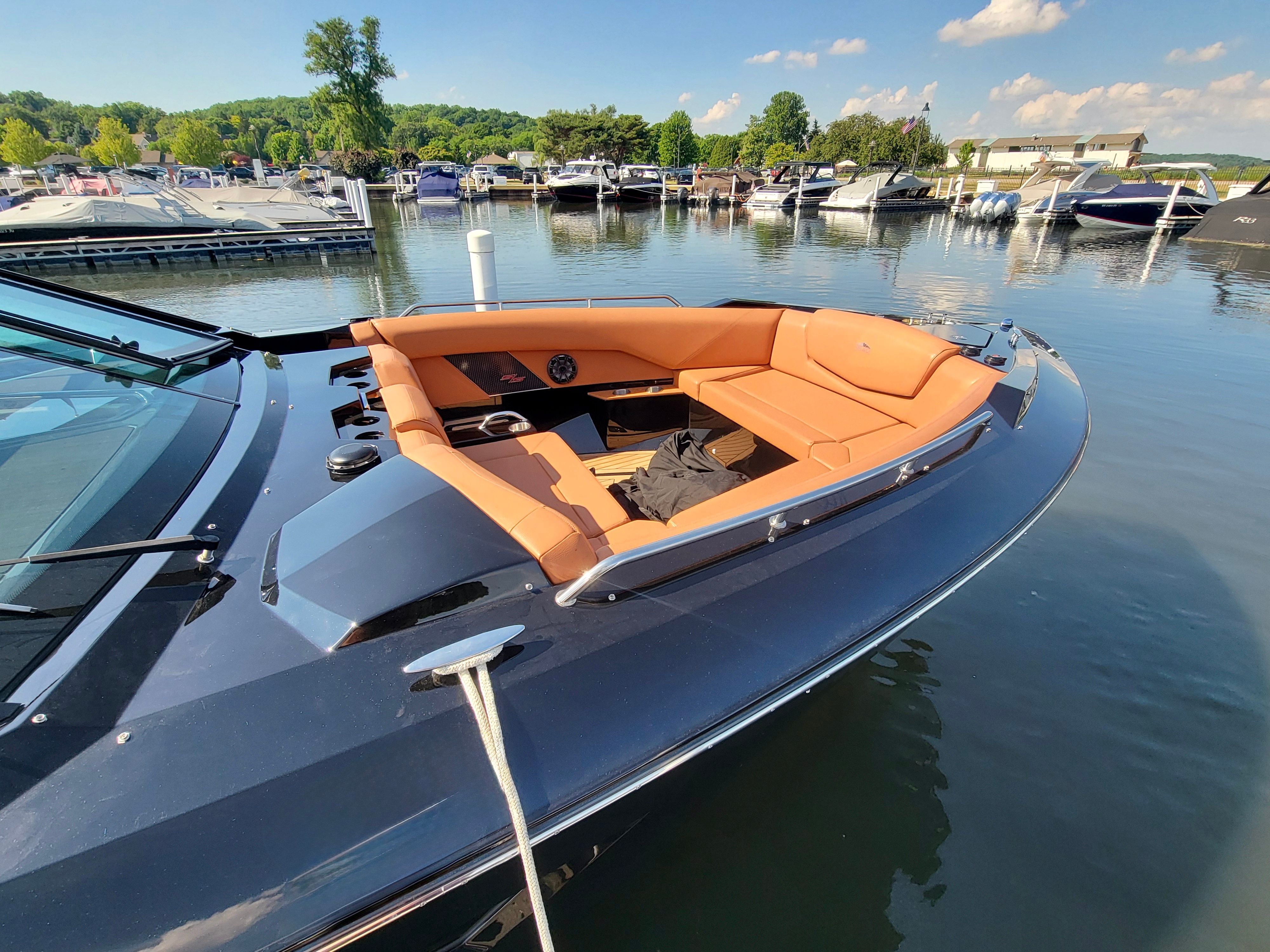 2020 Cruisers Yachts 338 CX South Beach Bow Rider - 7