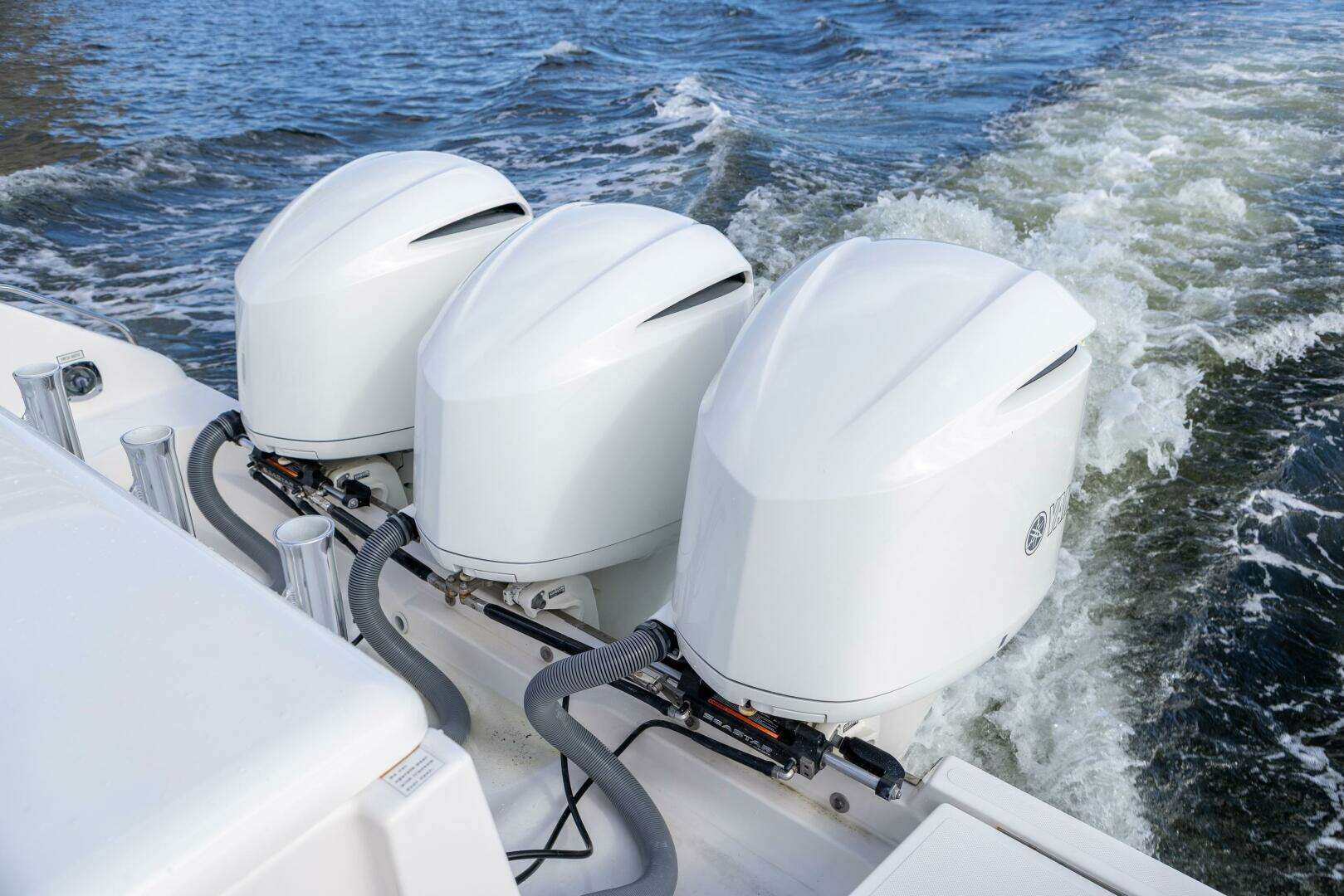 2018 Pursuit OS 385 - Image 5