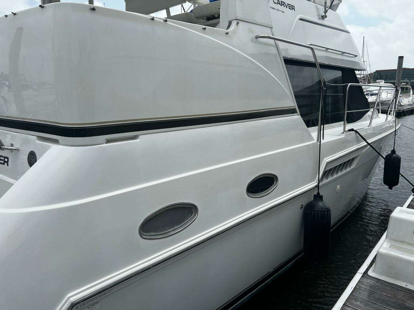 1999 Carver 356 Aft Cabin - Image 8