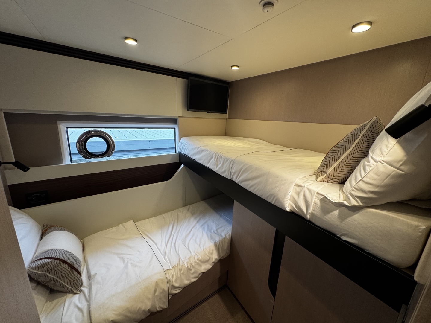 2026 Azimut S7 - Image 35