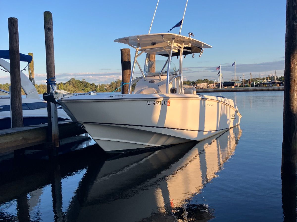 2008 Boston Whaler 240 Outrage