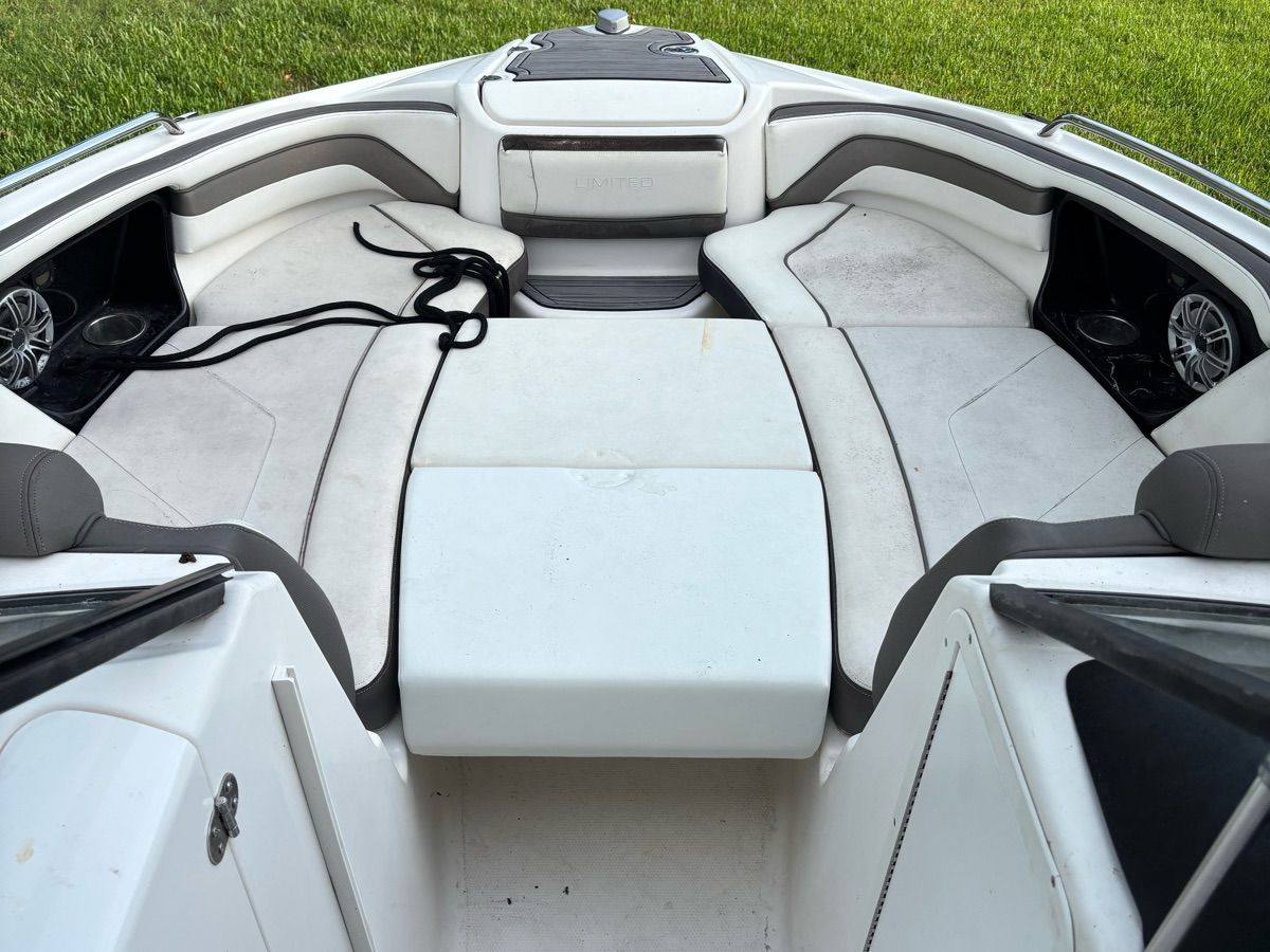 2016 Yamaha Boats 242 - 7