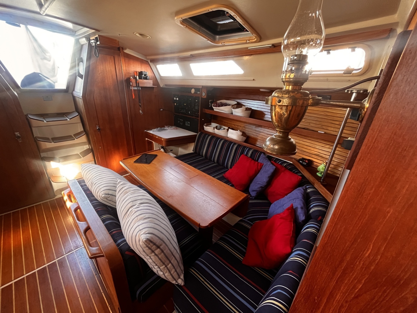 1990 Catalina 42 - Image 8