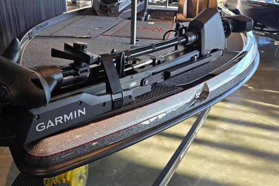 2025 Ranger Z520R Cup-Equipped boat with Garmin trolling motor on deck.