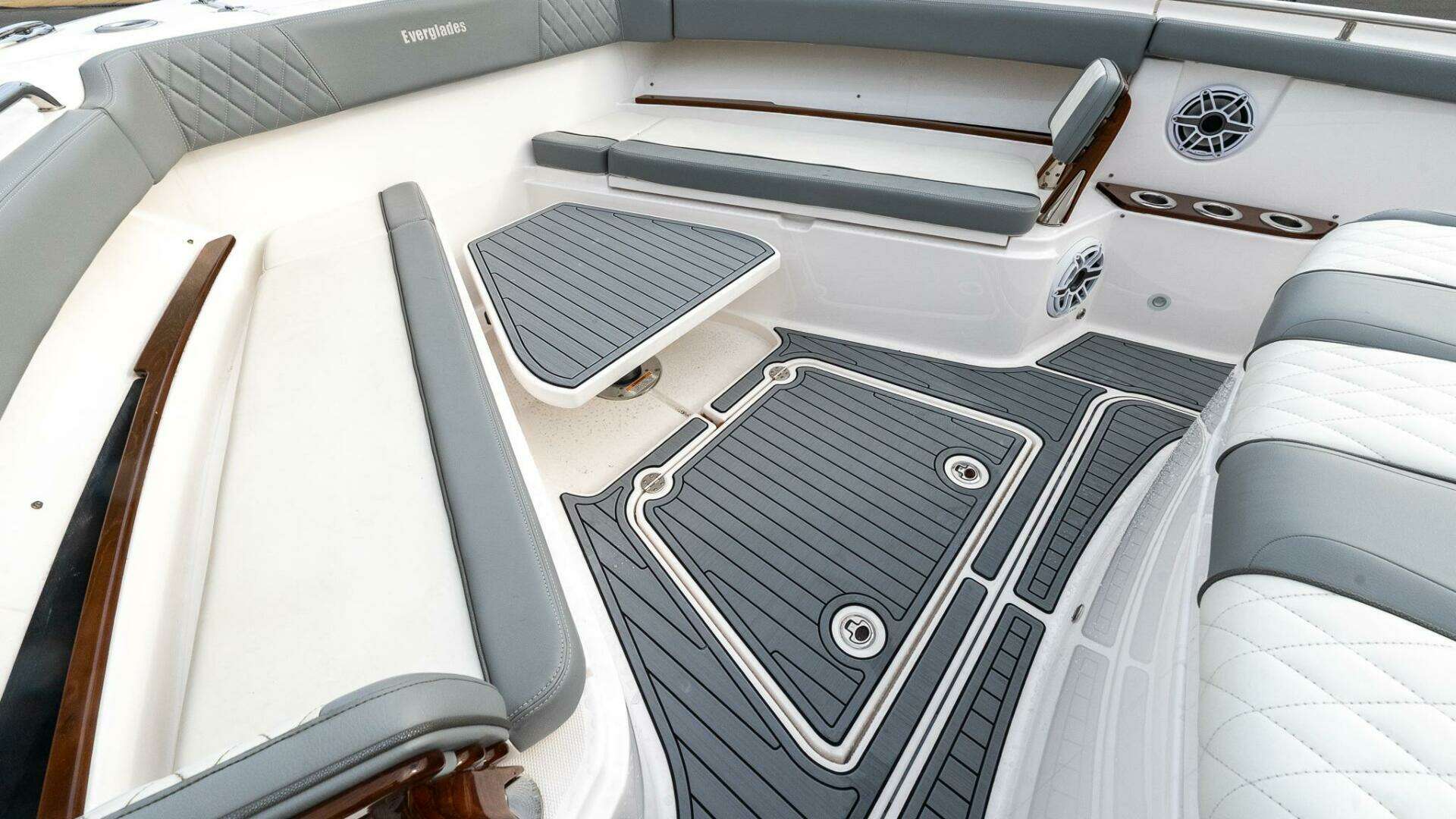 2023 Everglades 455 Center Console - Image 45