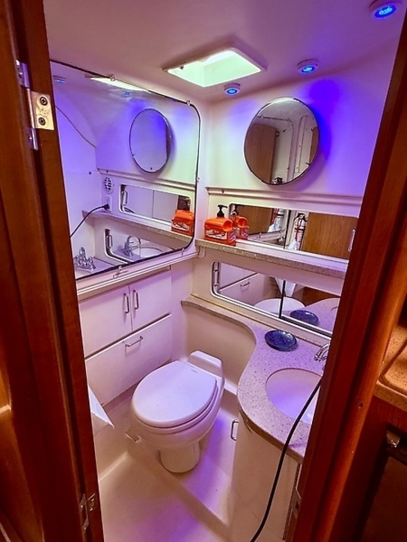 2005 Luhrs 32 Express - Image 27