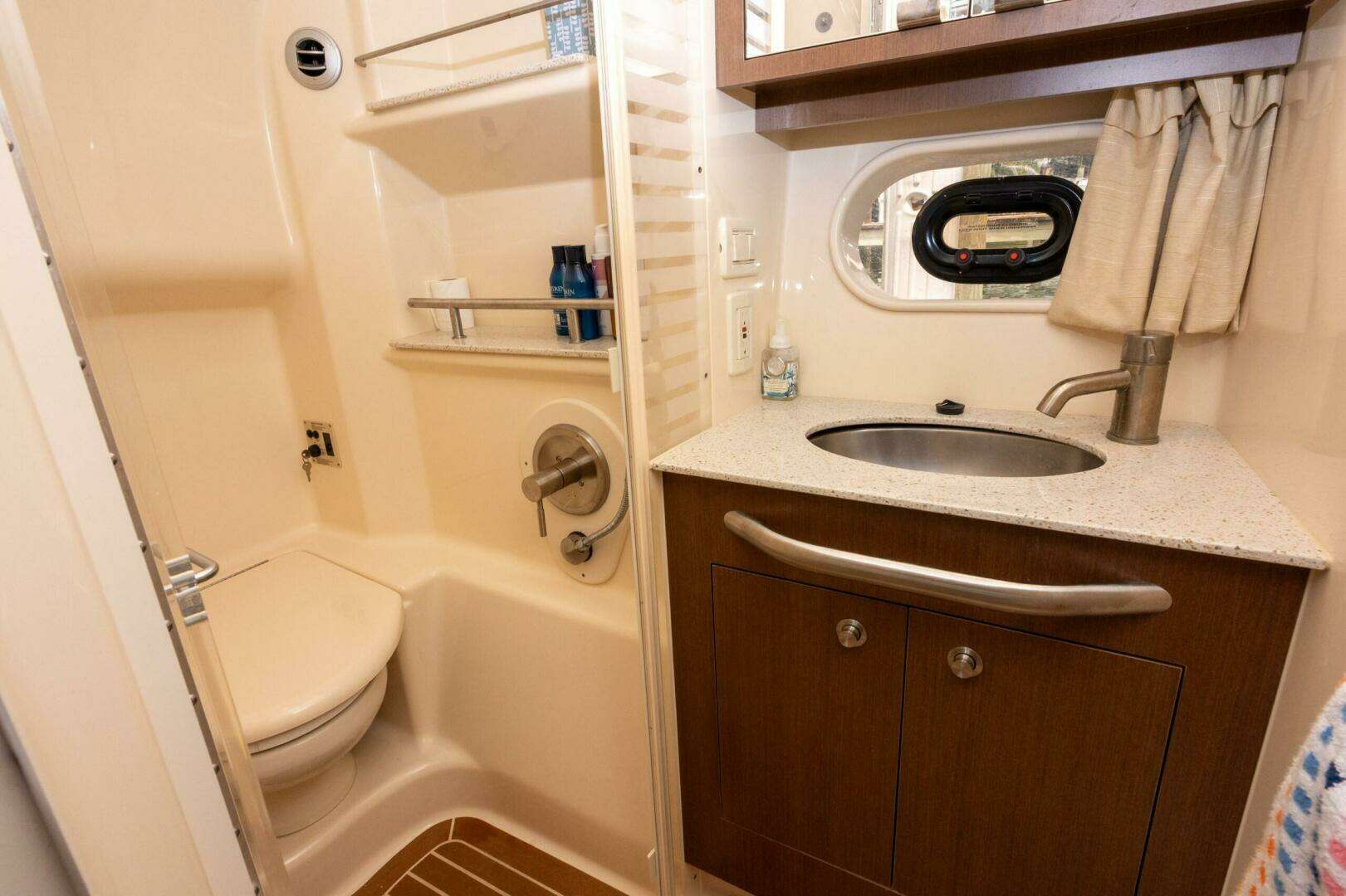 2013 Sea Ray 370 Sundancer - Image 42