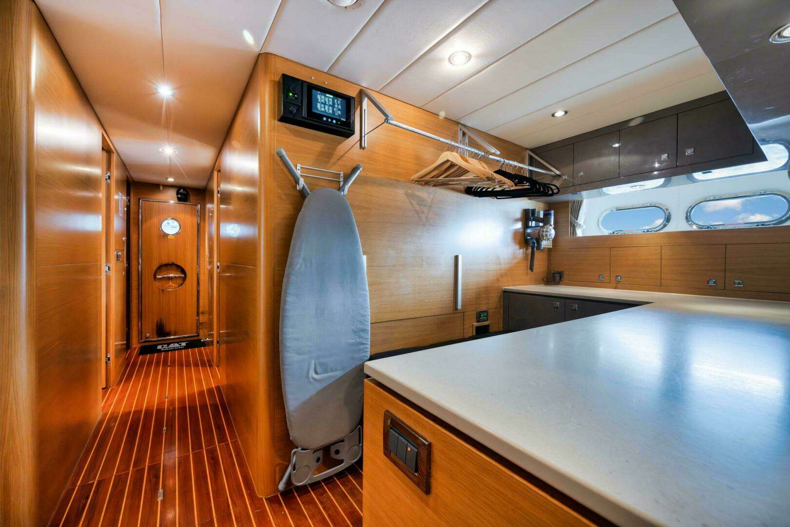 2012 Horizon P110 Tri-Deck - Image 39