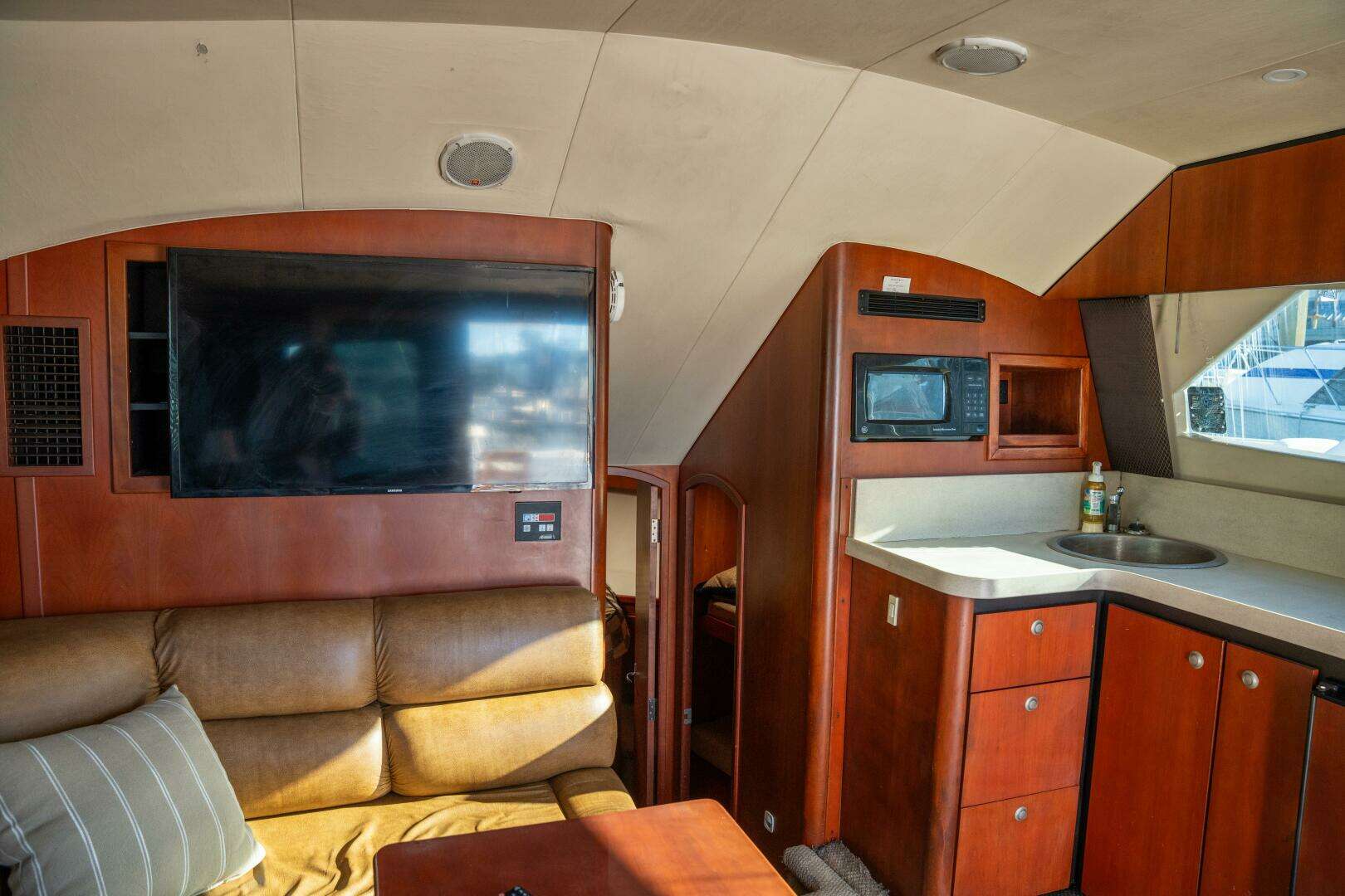 2004 Luhrs Convertible - Image 27