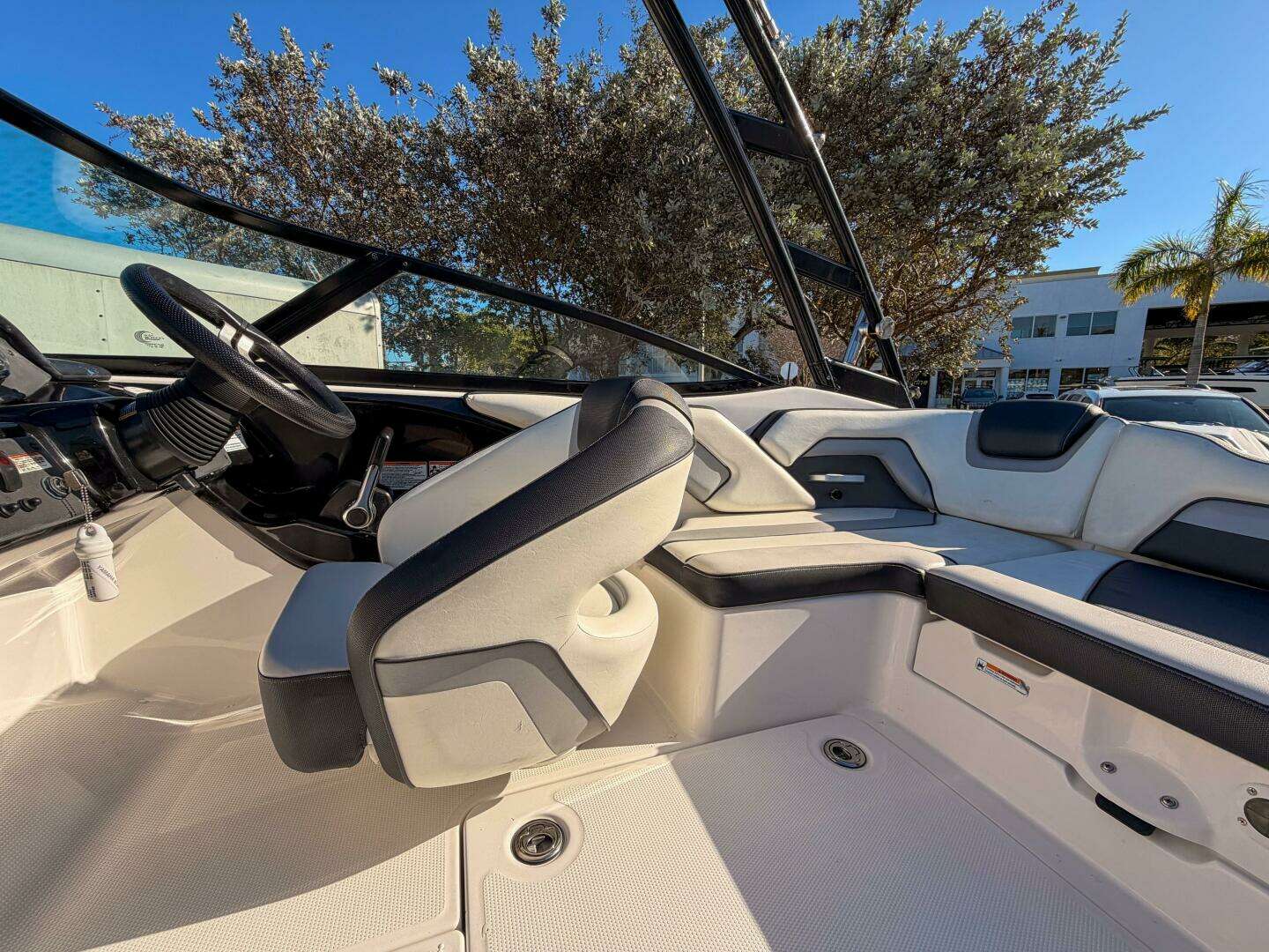 2017 Yamaha Boats AR195 - Image 9