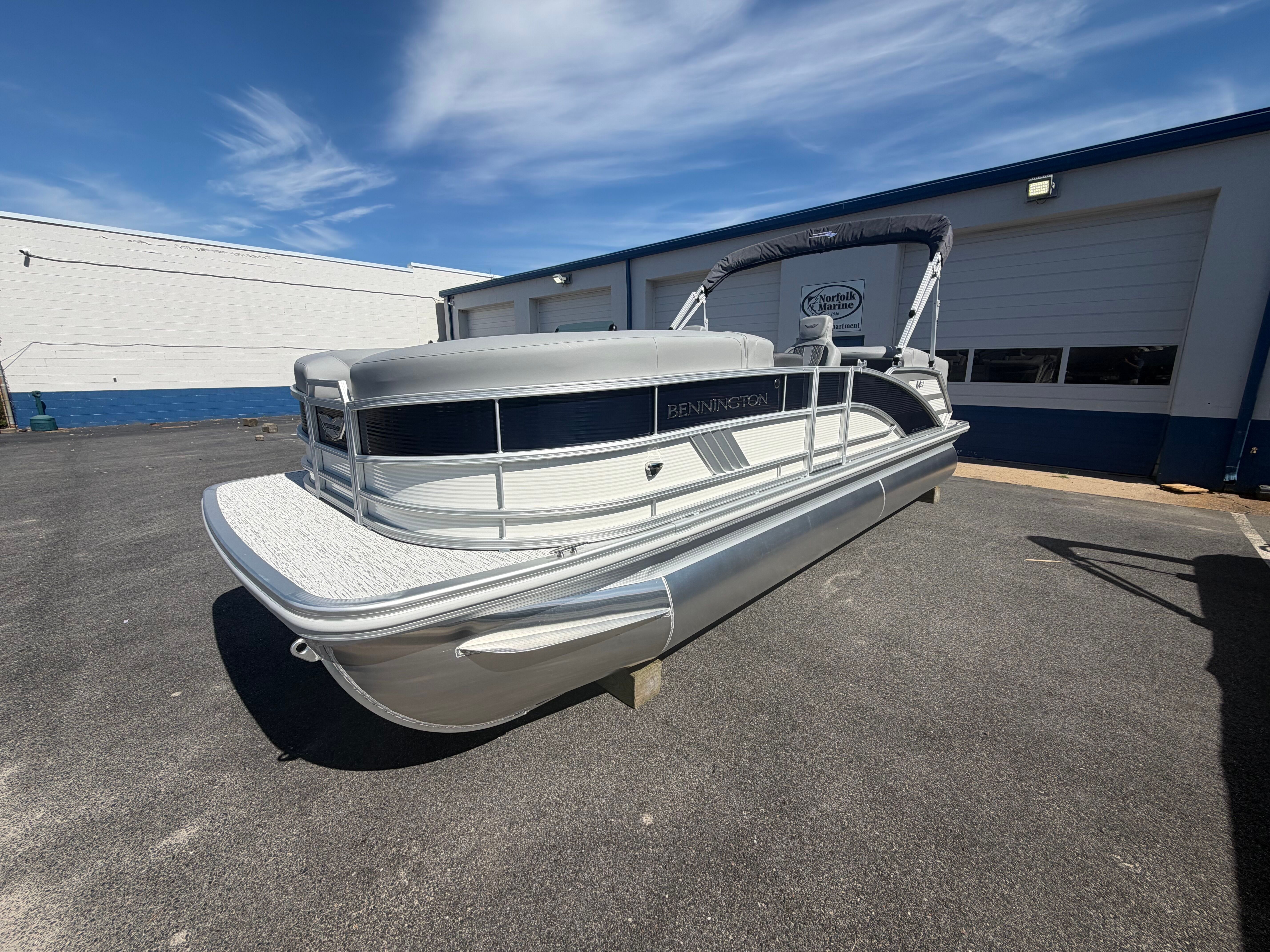 2027 BENNINGTON 22 MFB - Image 4