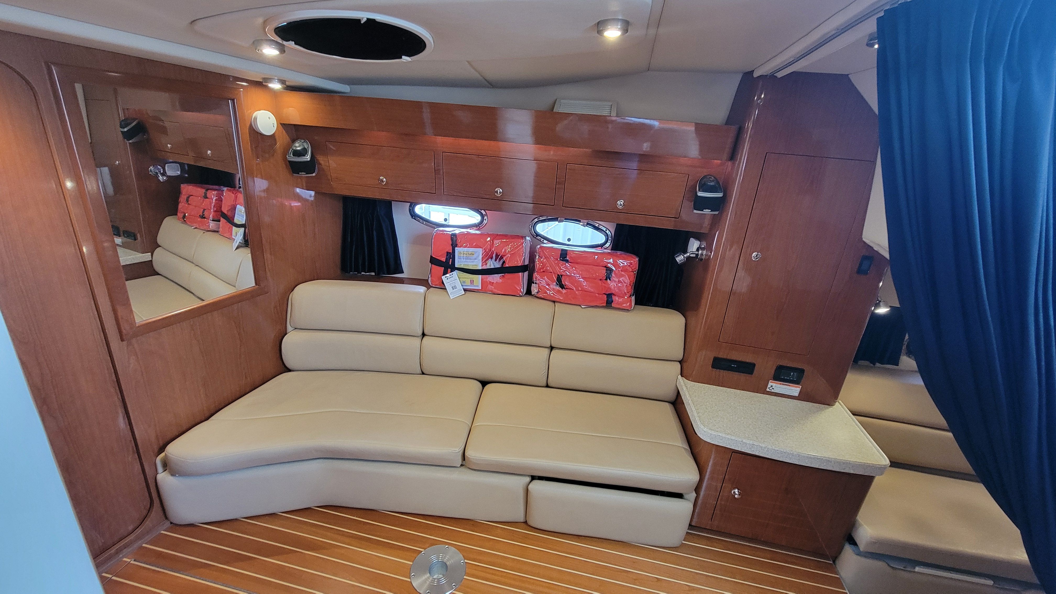2008 Regal Commodore 3760 IO - 27